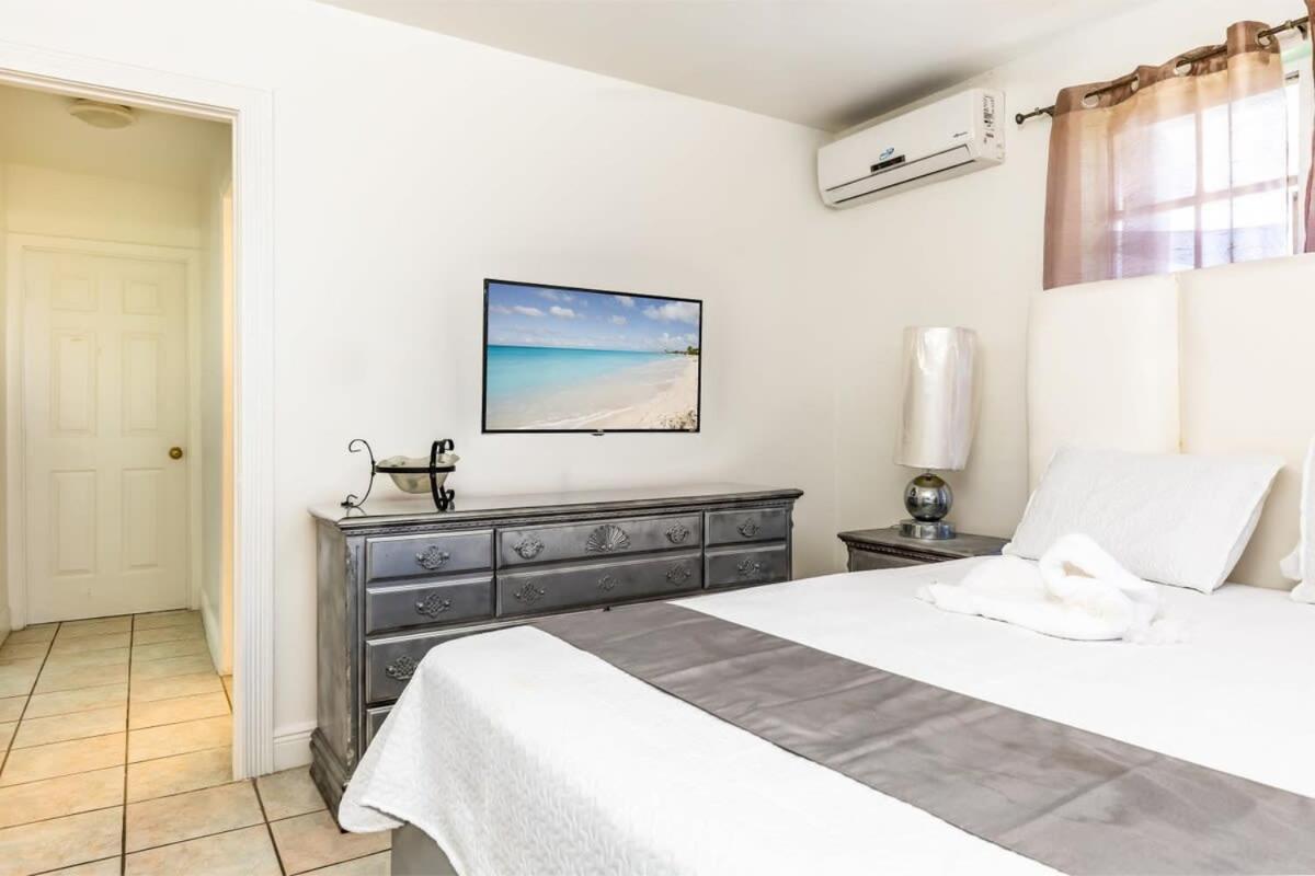 Secluded Escape, Ocean Views, Plunge Pool and Hot Tub, Overlooking Scenic Turquoise Waters