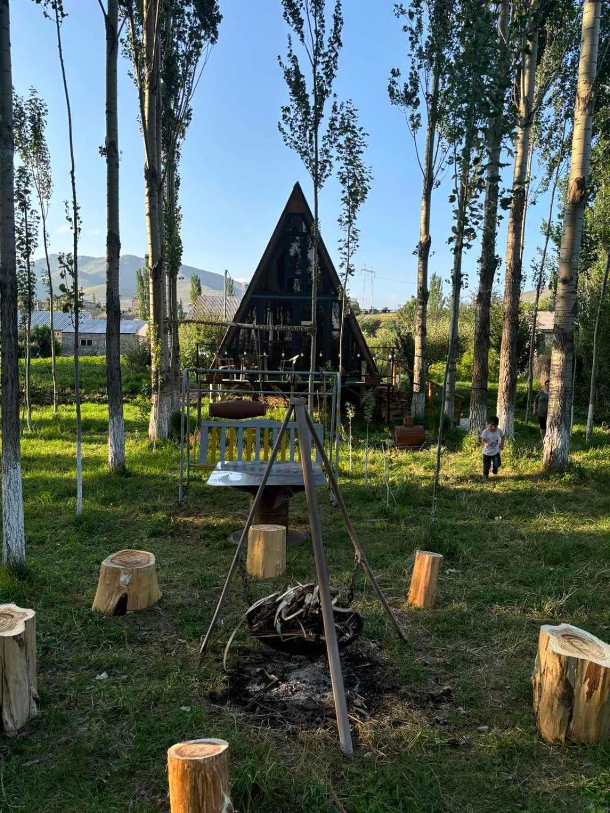 Edem A Frame Zovaber