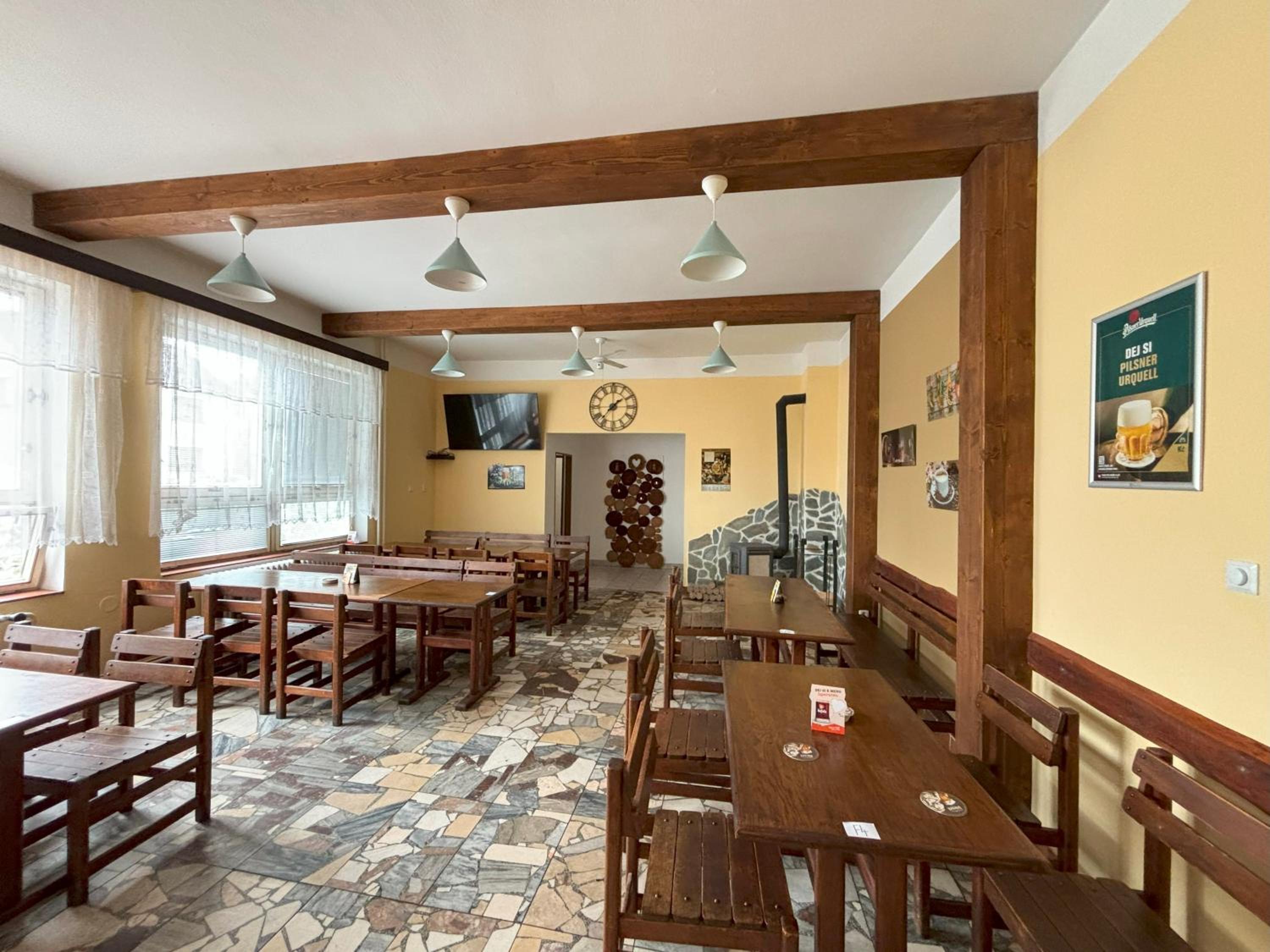 Restaurace a penzion U Jezírka