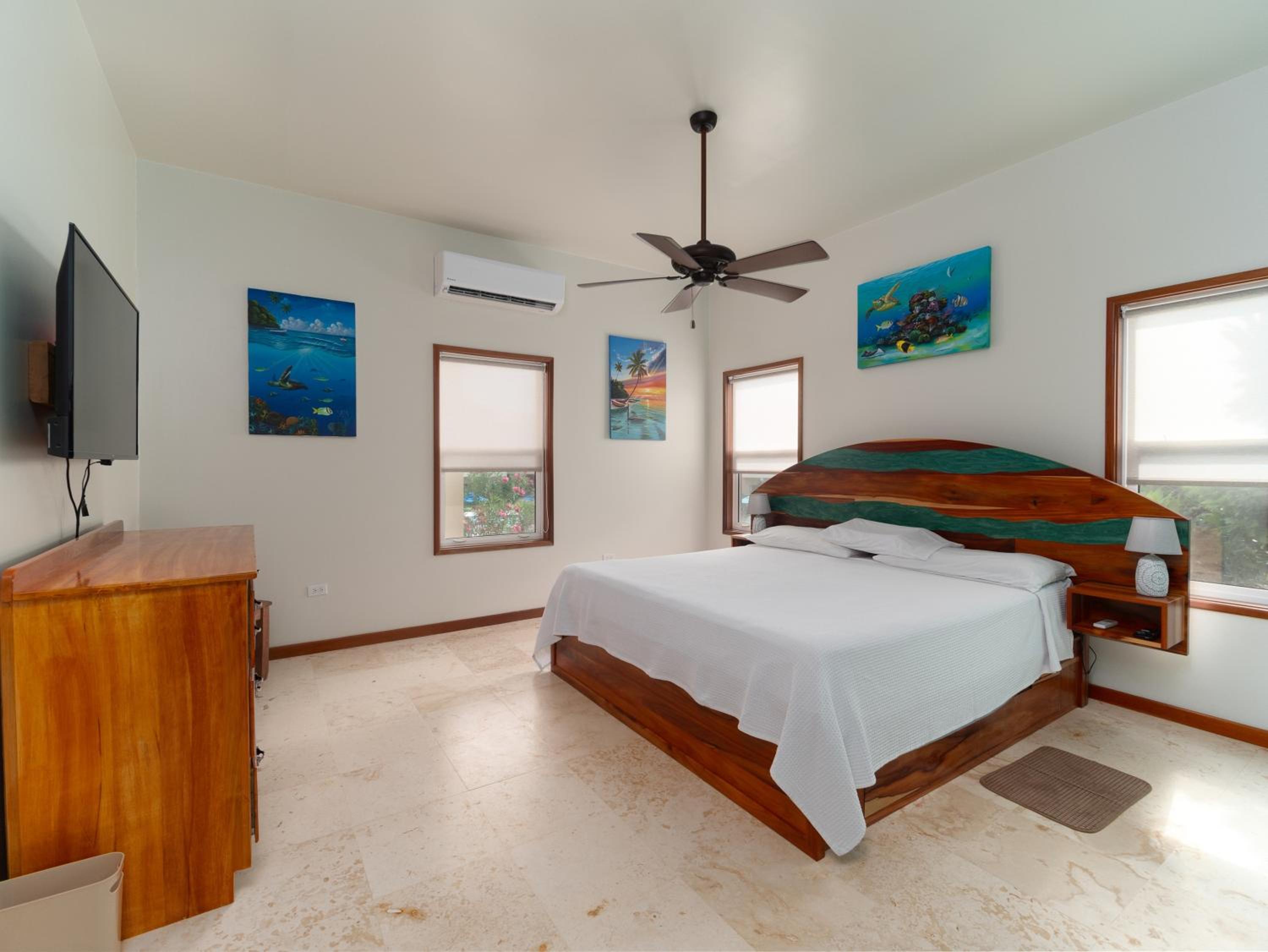 Residences at Barrier Reef 10-2B Oceanfront 2 BR by Stay Floreo