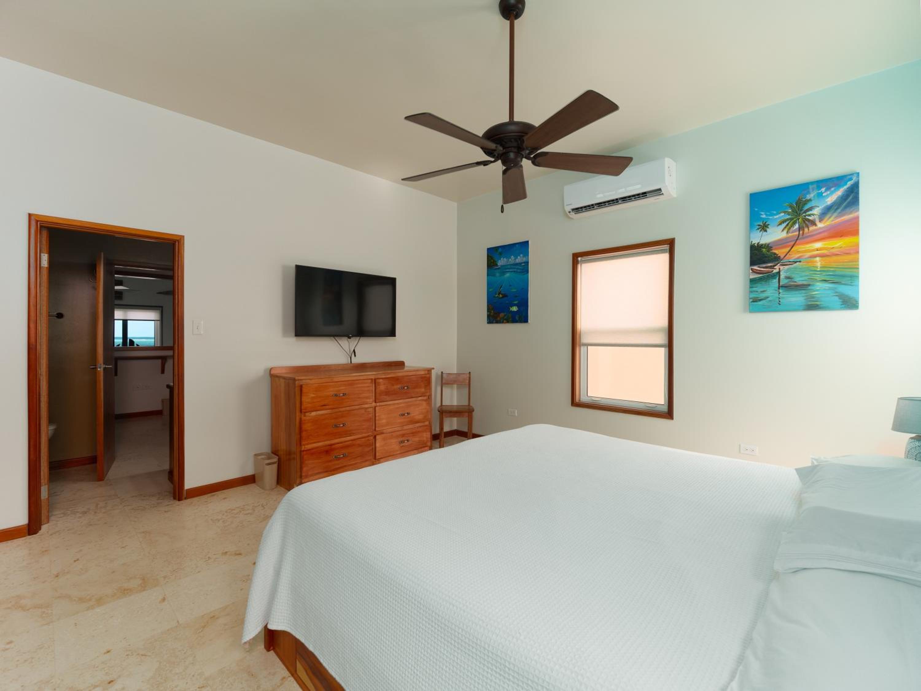 Residences at Barrier Reef 10-2B Oceanfront 2 BR by Stay Floreo
