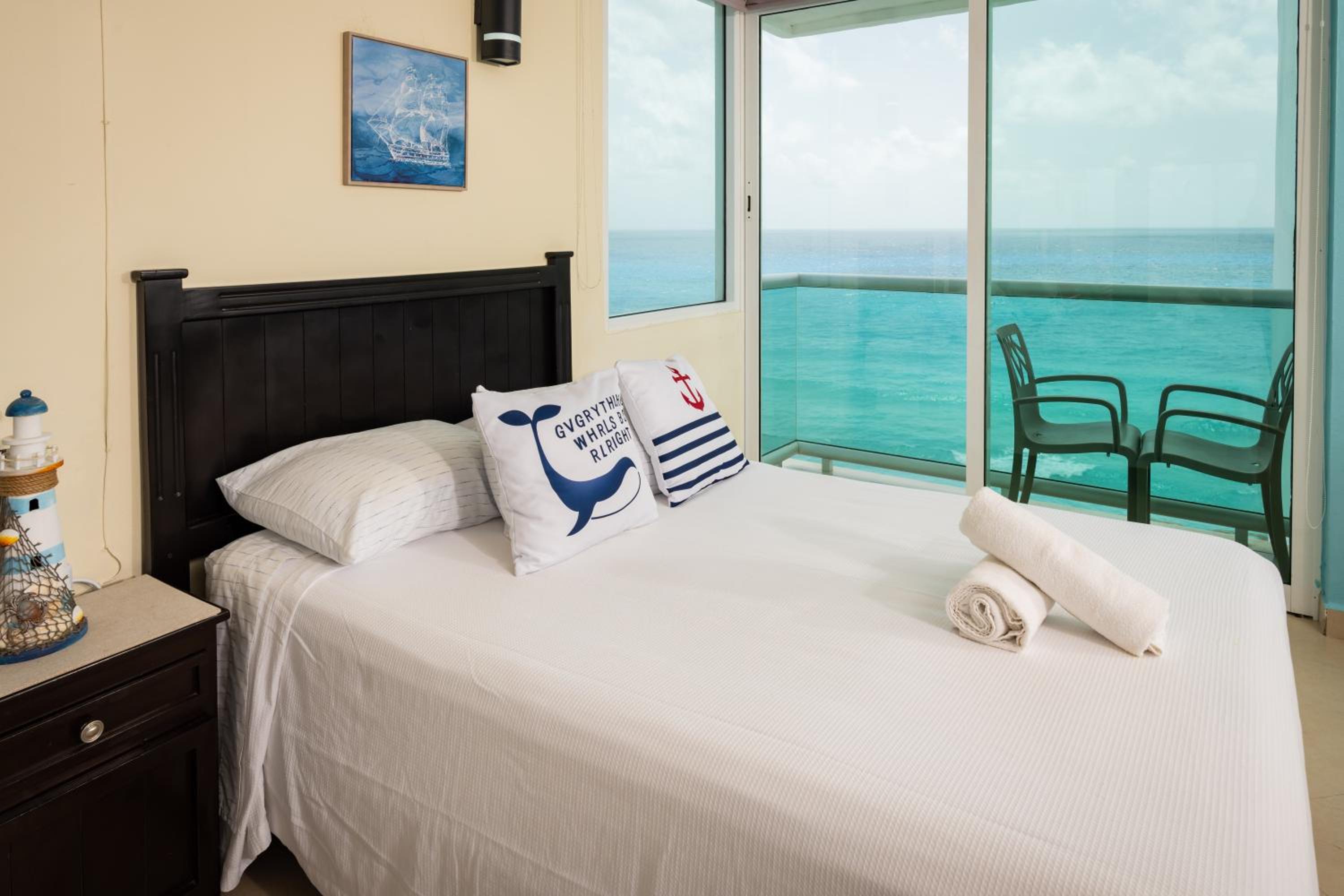 Ocean view in hotel complex - By Aloja RV