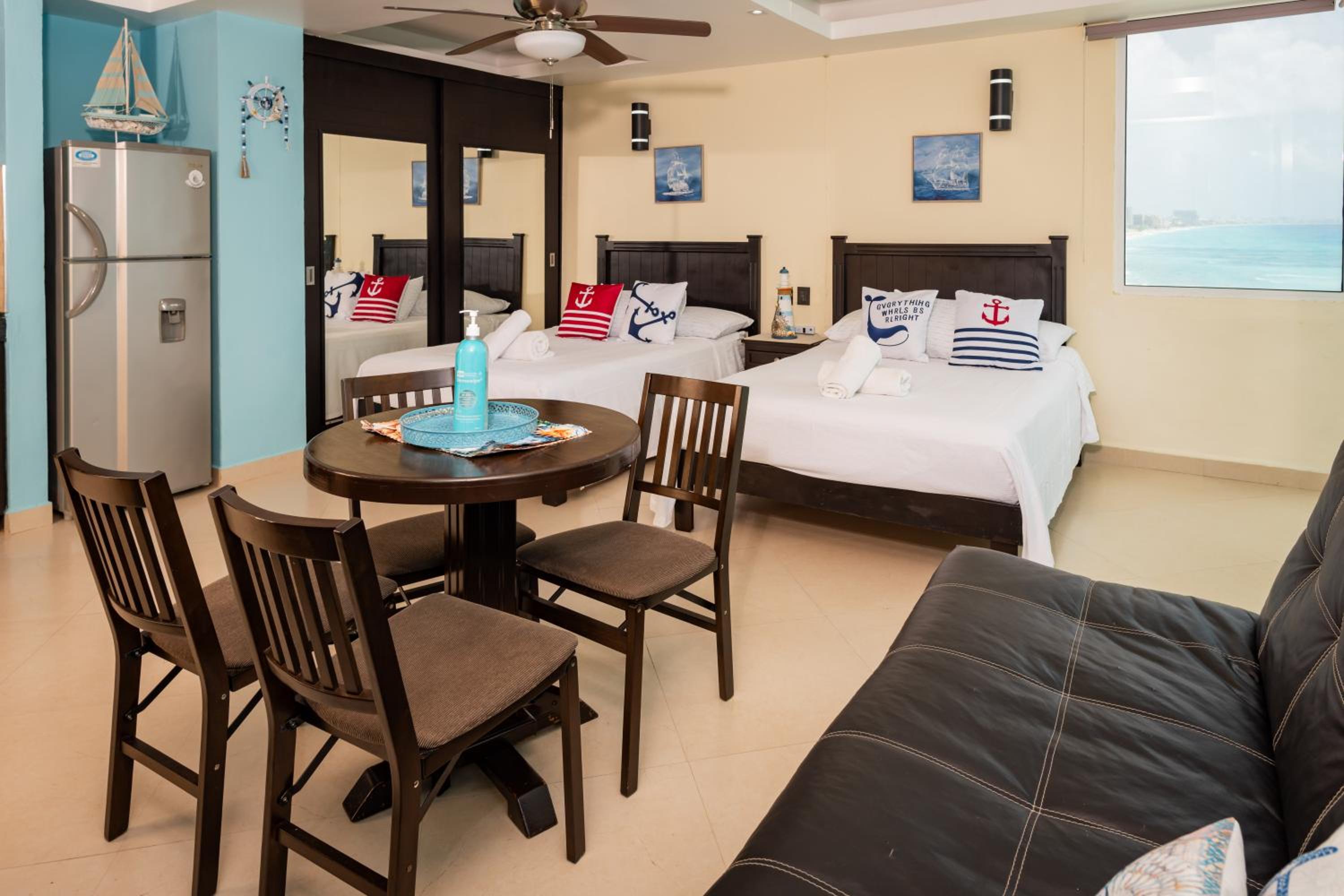 Ocean view in hotel complex - By Aloja RV