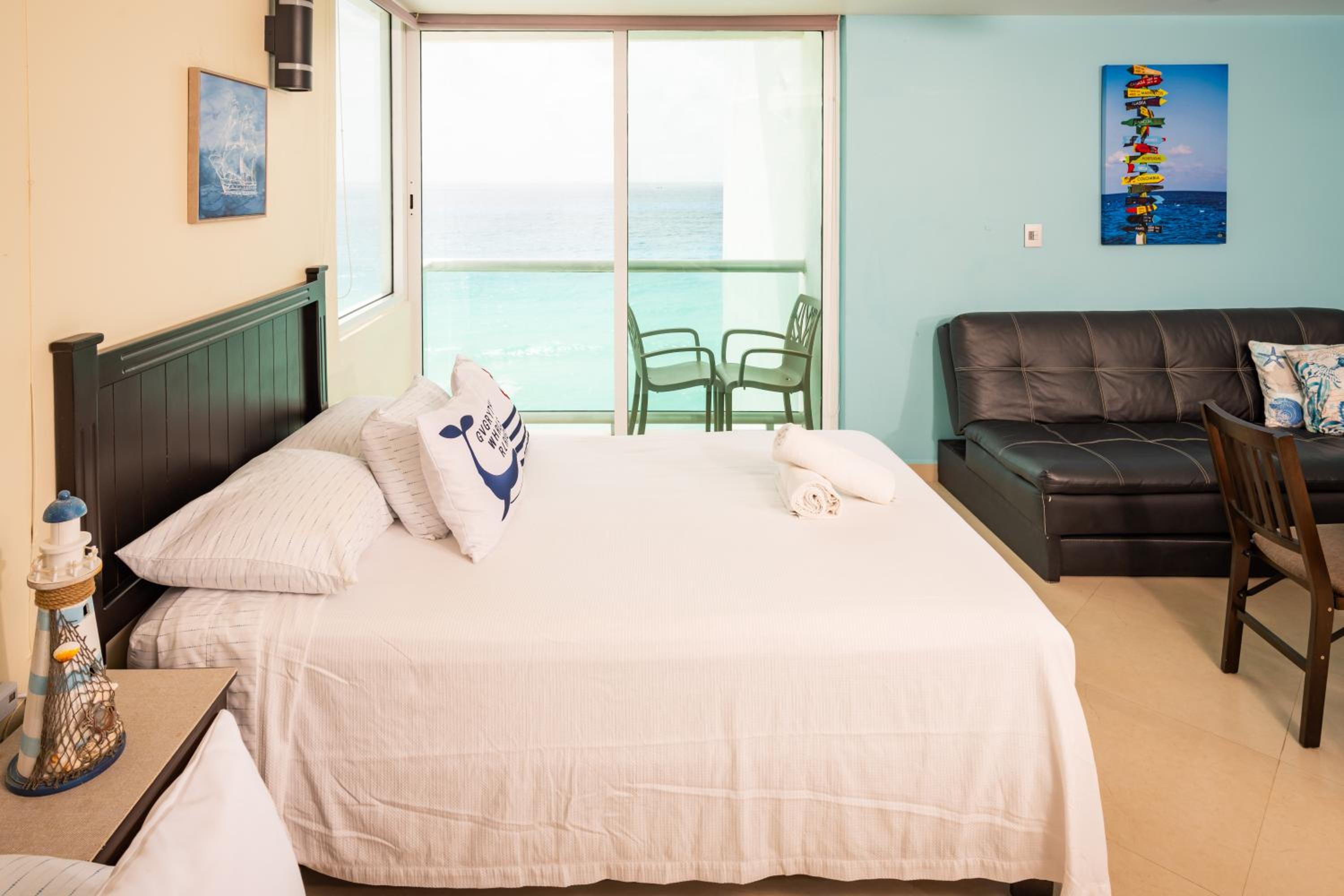 Ocean view in hotel complex - By Aloja RV