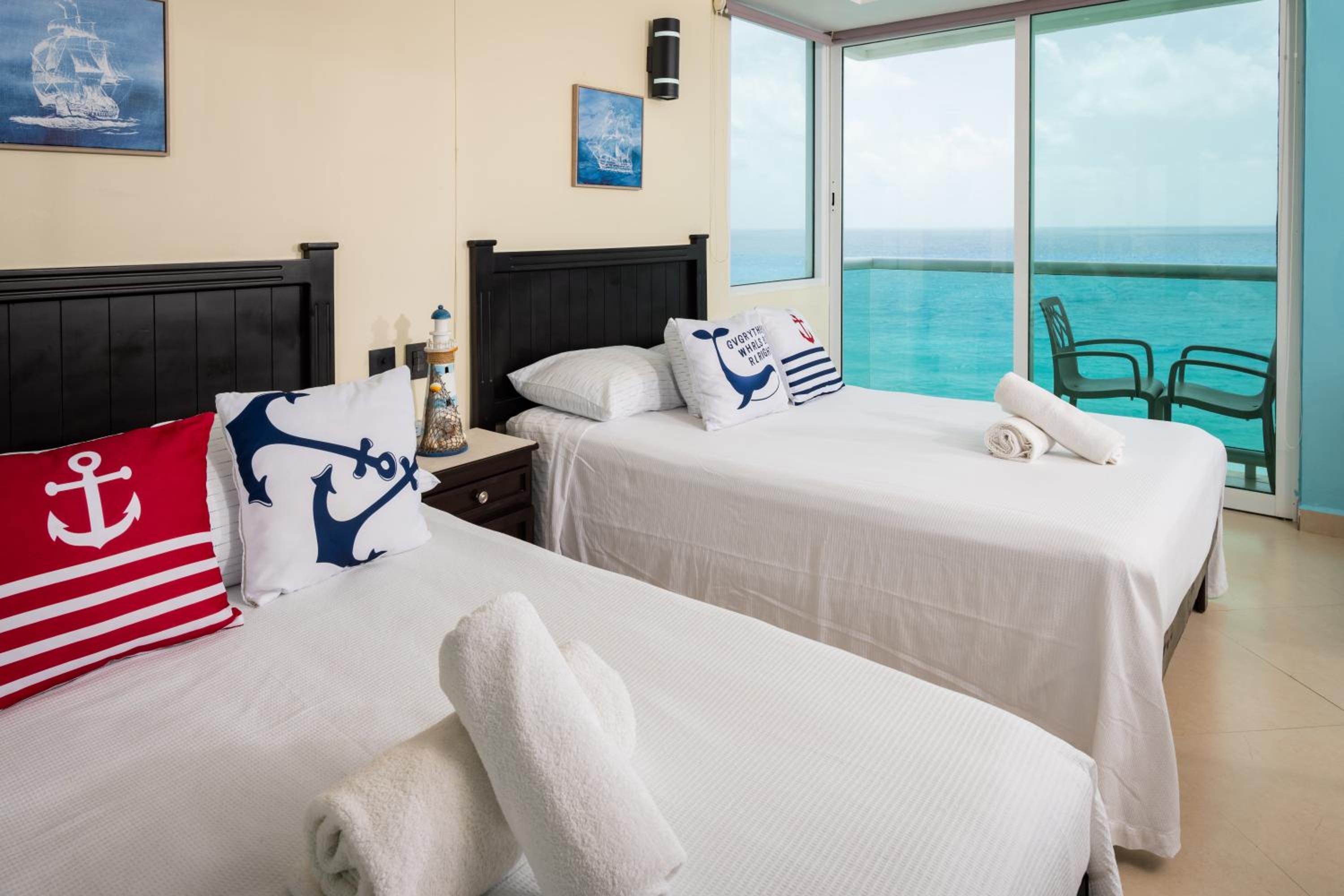 Ocean view in hotel complex - By Aloja RV