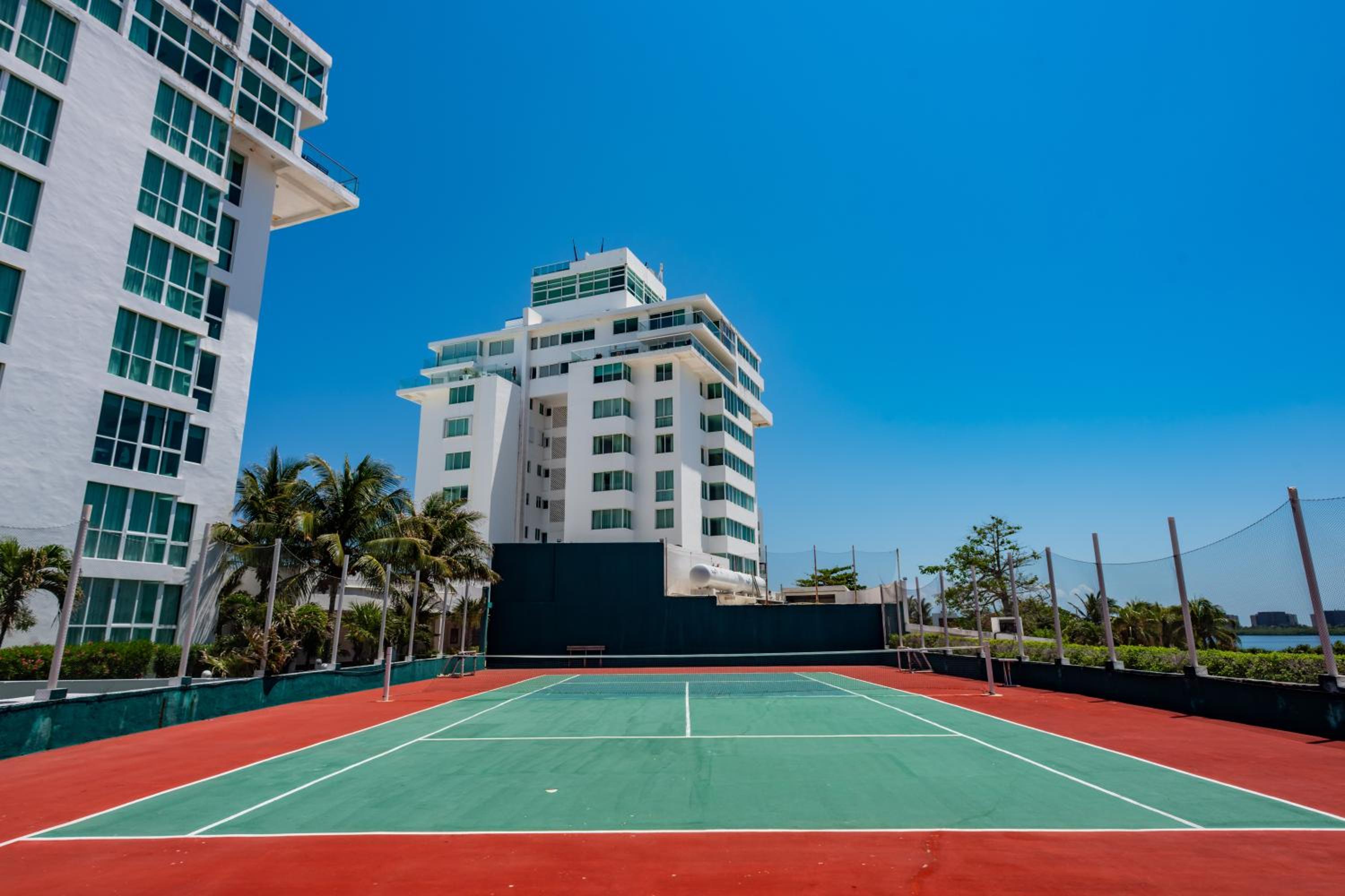 Ocean view in hotel complex - By Aloja RV
