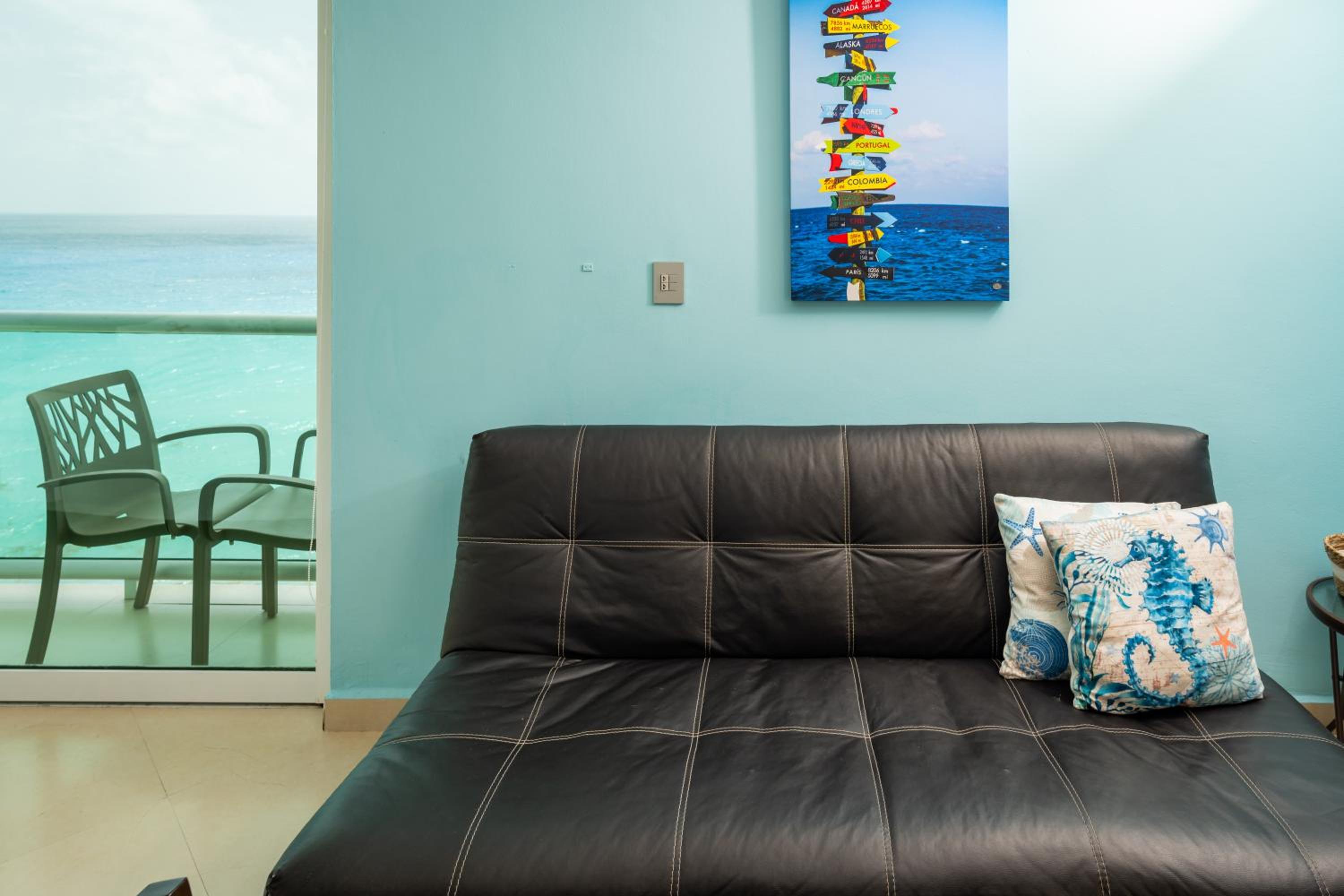 Ocean view in hotel complex - By Aloja RV