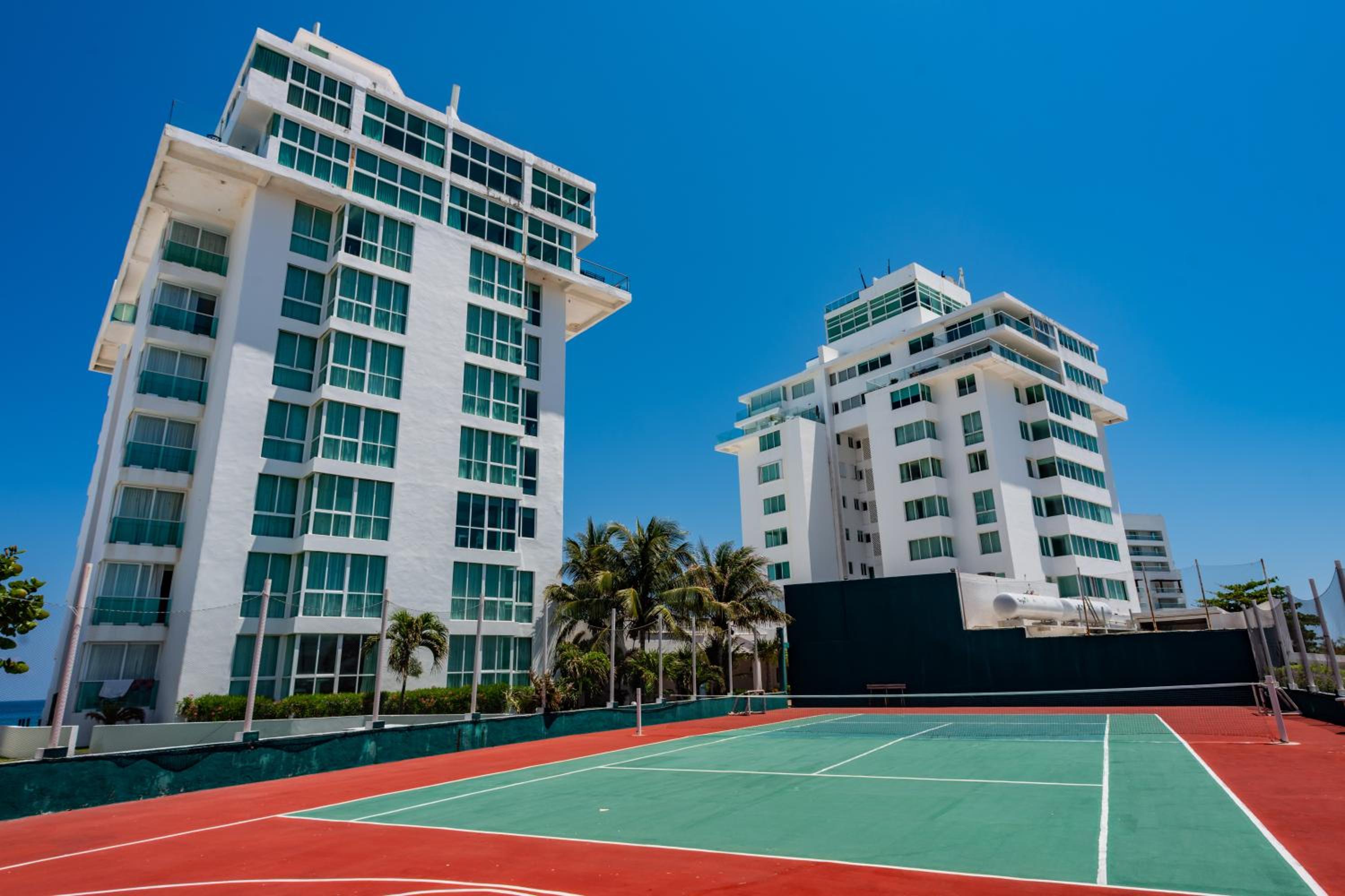 Ocean view in hotel complex - By Aloja RV