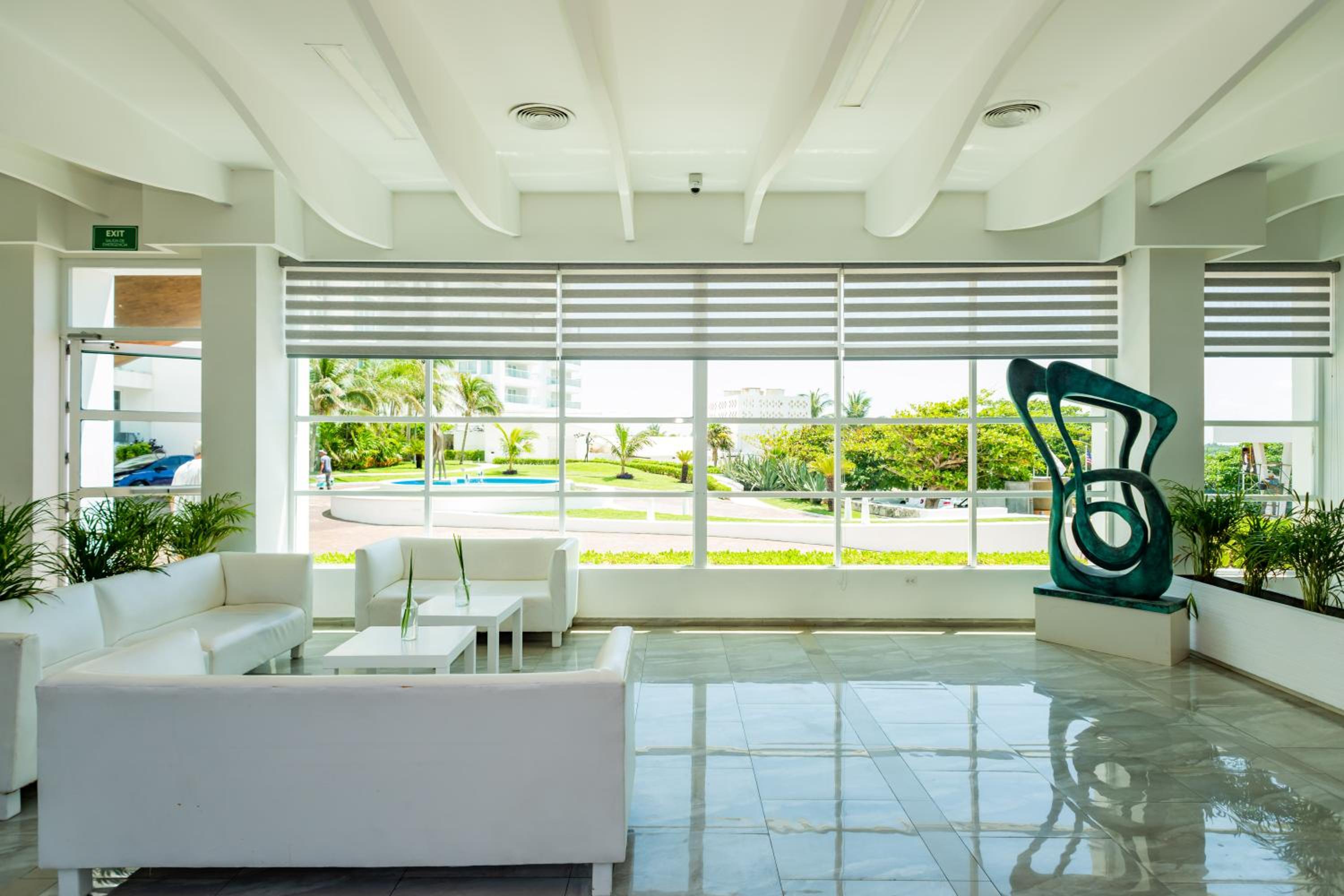 Ocean view in hotel complex - By Aloja RV