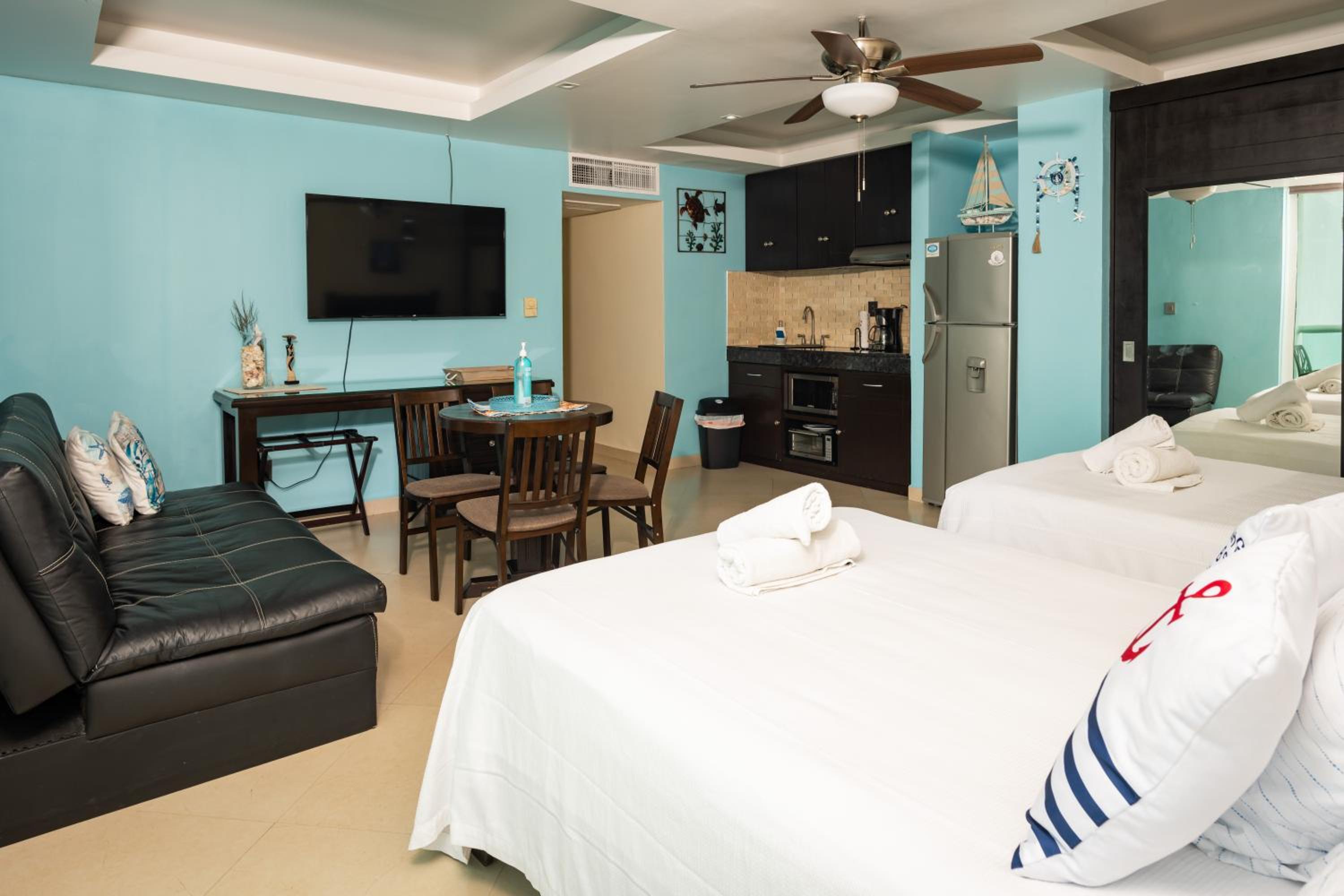 Ocean view in hotel complex - By Aloja RV