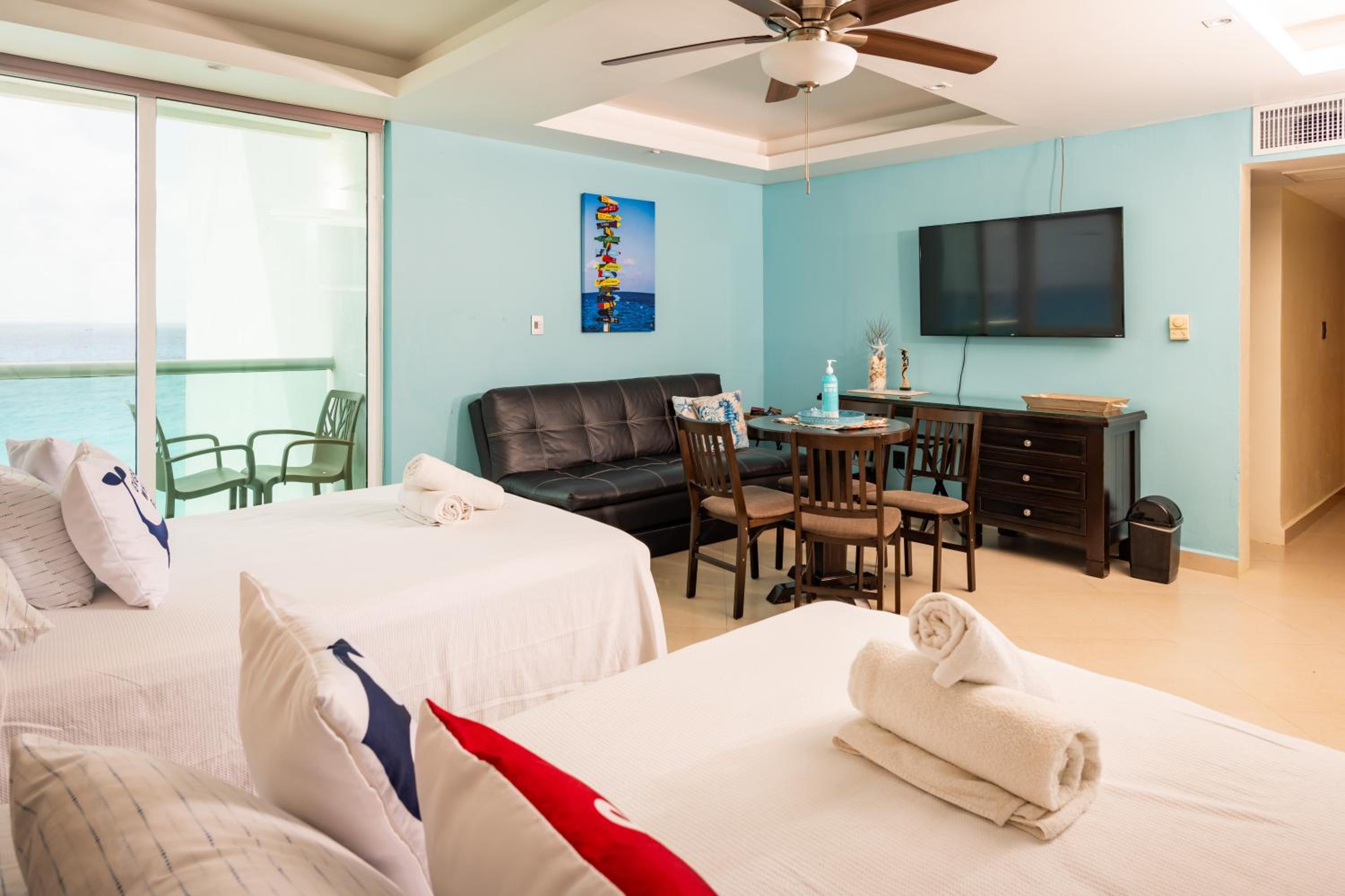 Ocean view in hotel complex - By Aloja RV