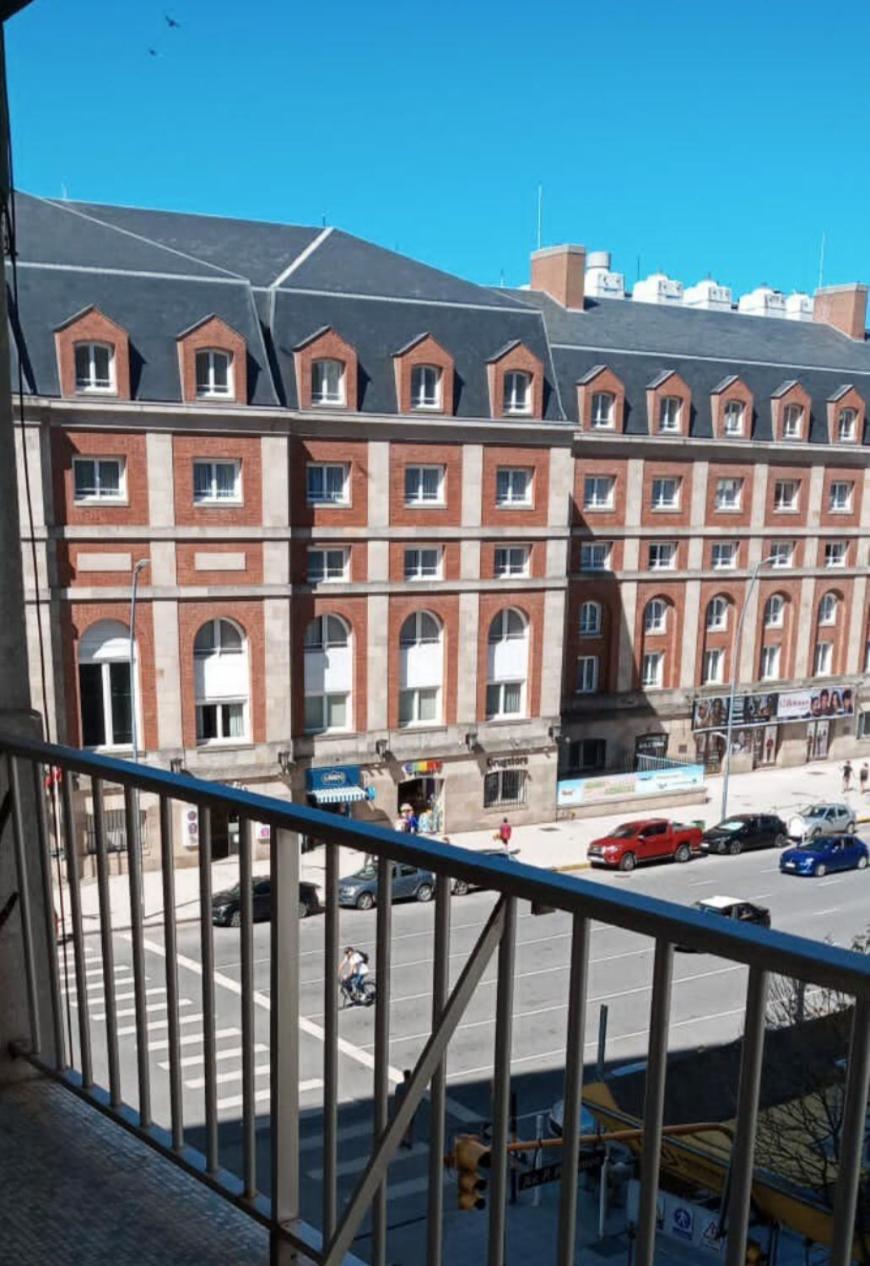 a pasos del mar descubre tu oasis en Mar del Plata Encantador Apartamento con balcón a la calle
