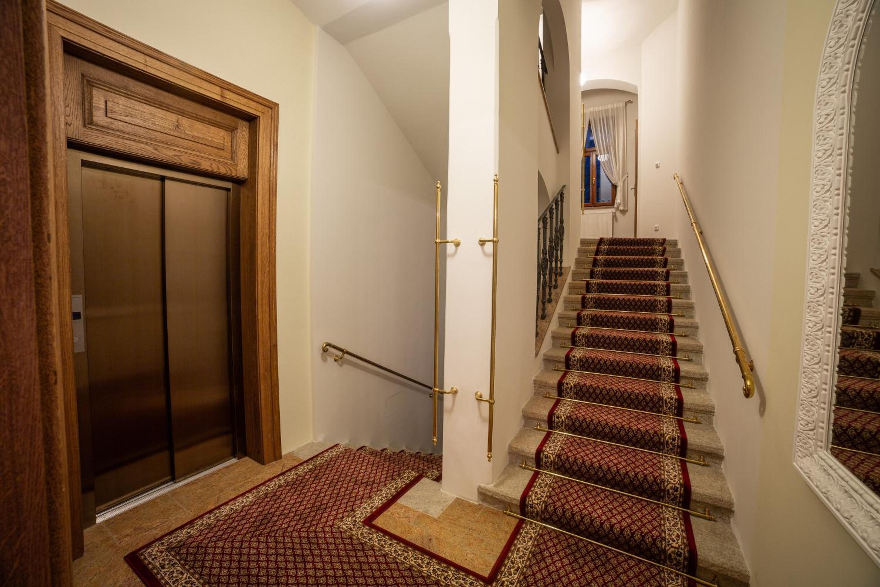 Zlatý Pelikán Apartments