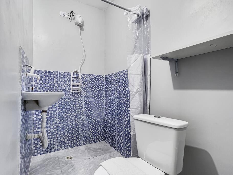 Equipped 1 bedroom Plaza Shopping