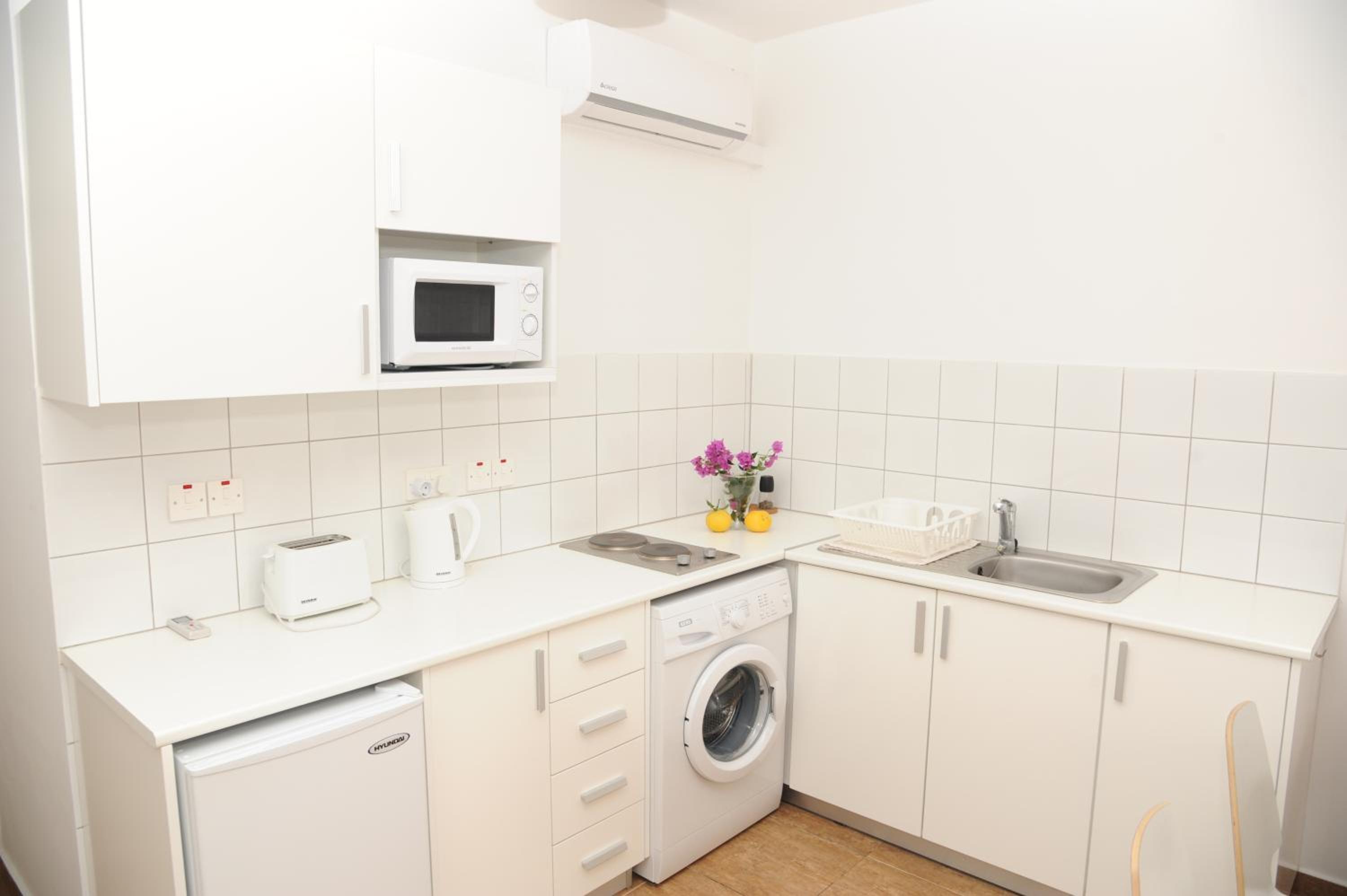 Ariadne Apartments 201 - 300m from Lighthouse beach