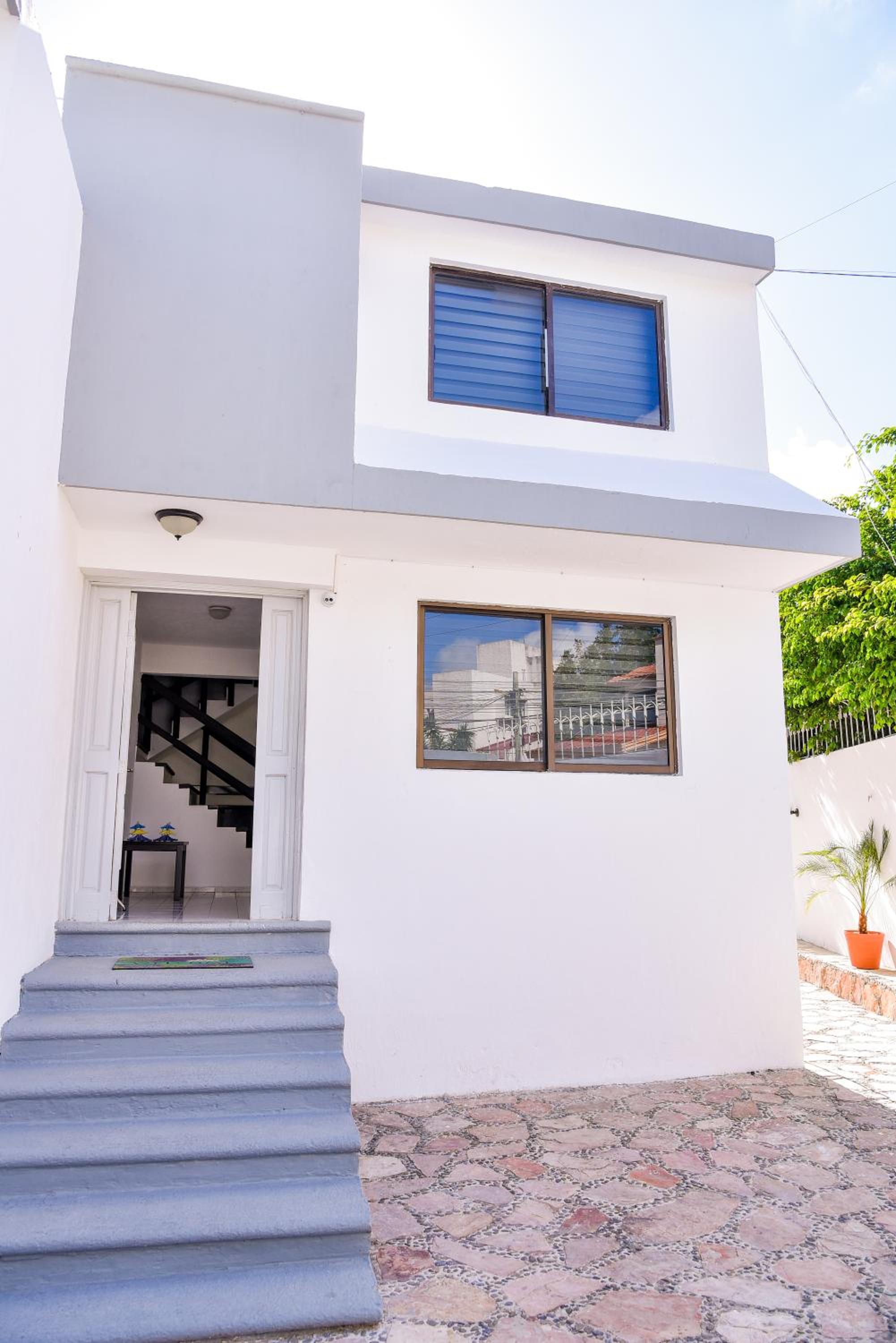 AMAZING HOUSE GREAT LOCATION up to 16 ppl!