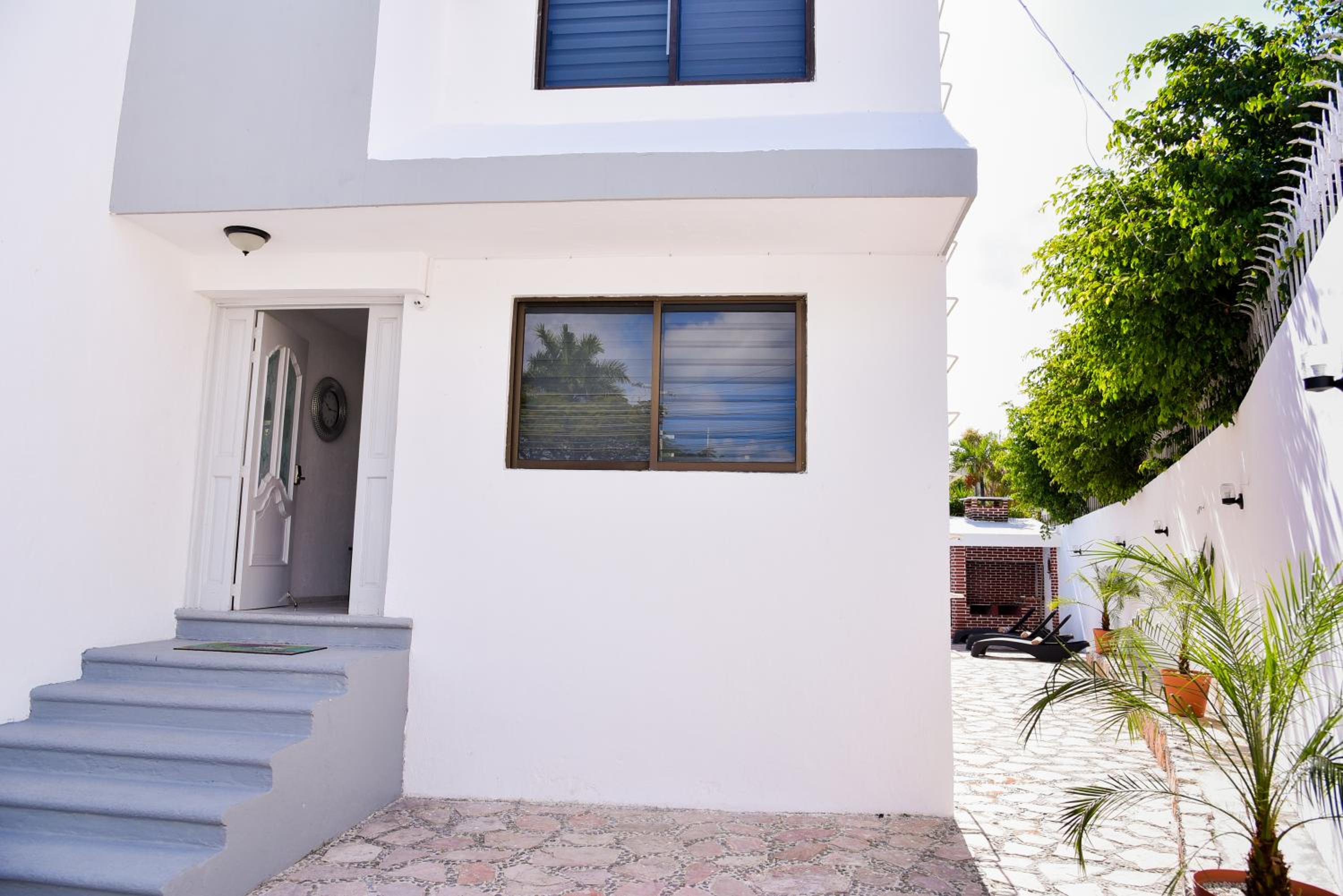 AMAZING HOUSE GREAT LOCATION up to 16 ppl!