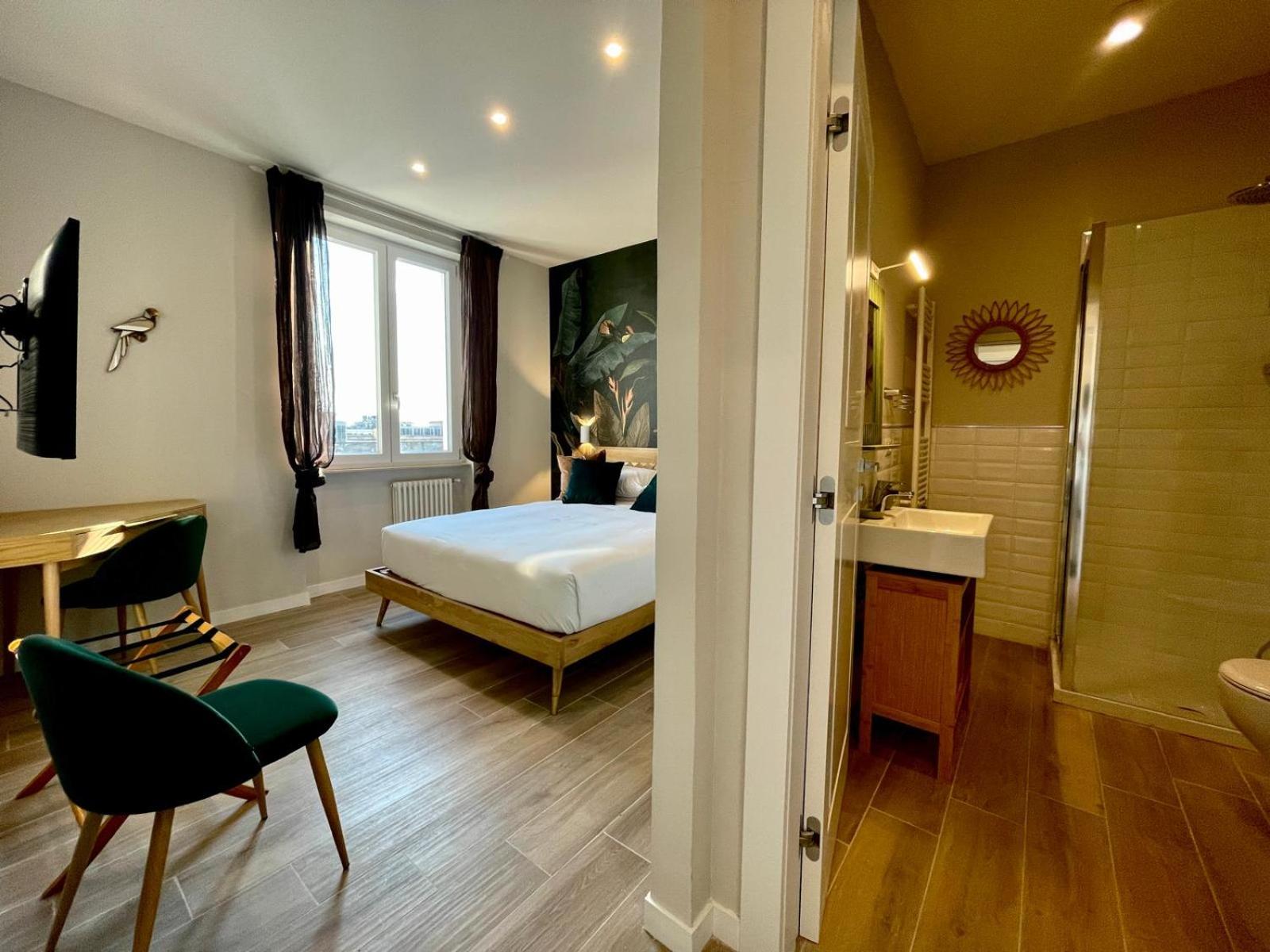 hotel room