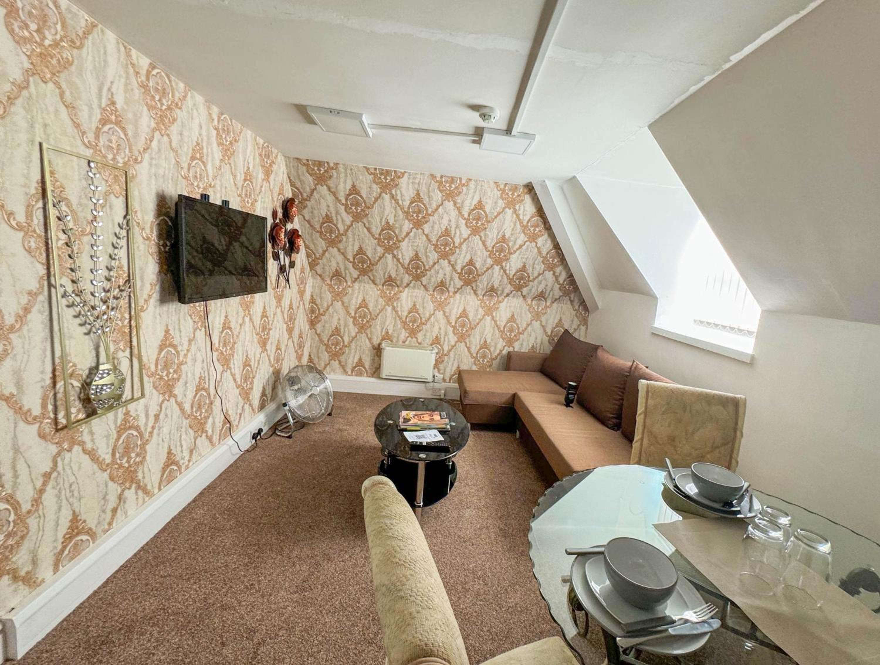 1 Bedroom Apartment Near Touchwood Shopping Centre Solihull view 4