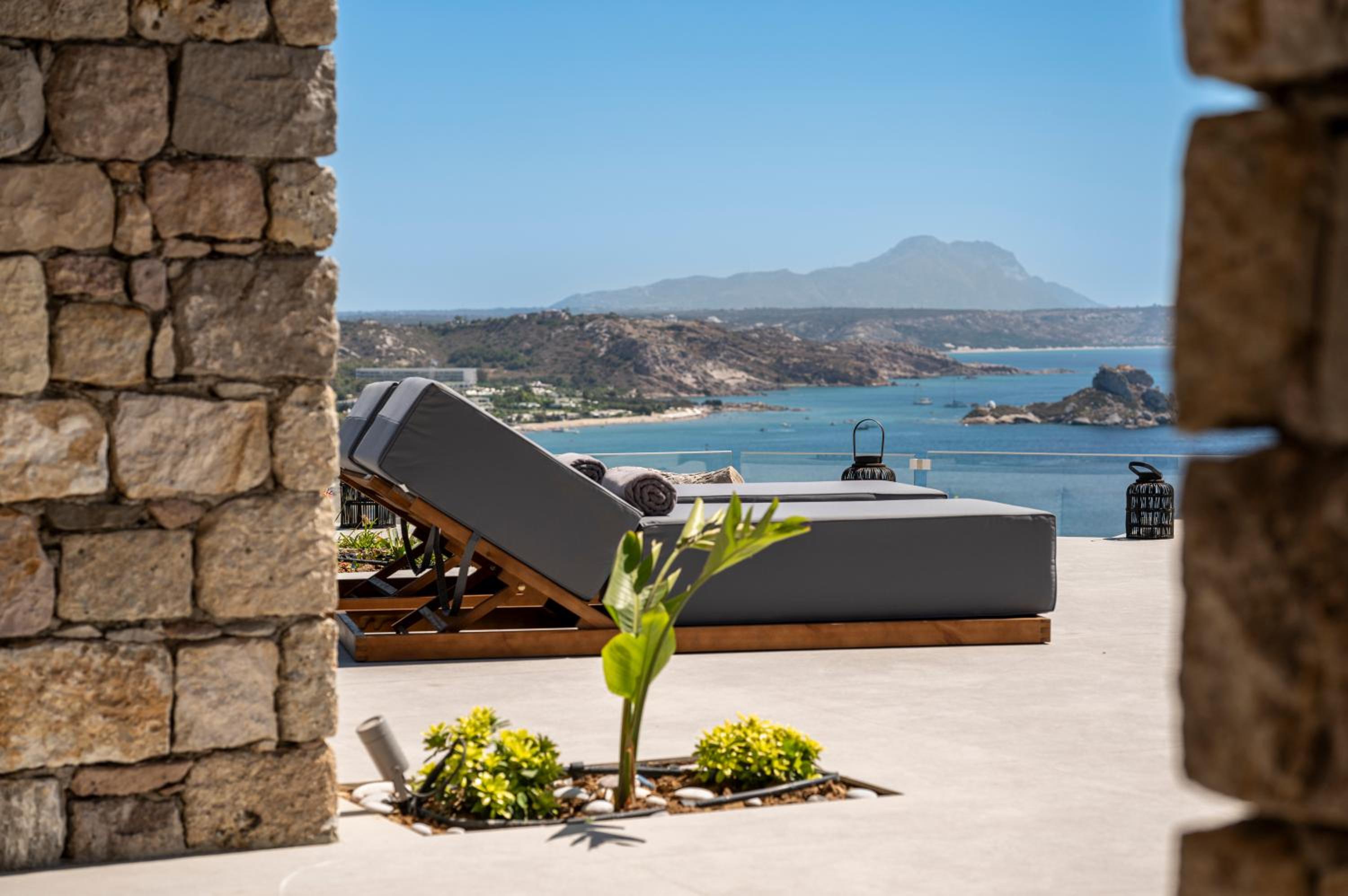 Mousonas Luxury Living view 3