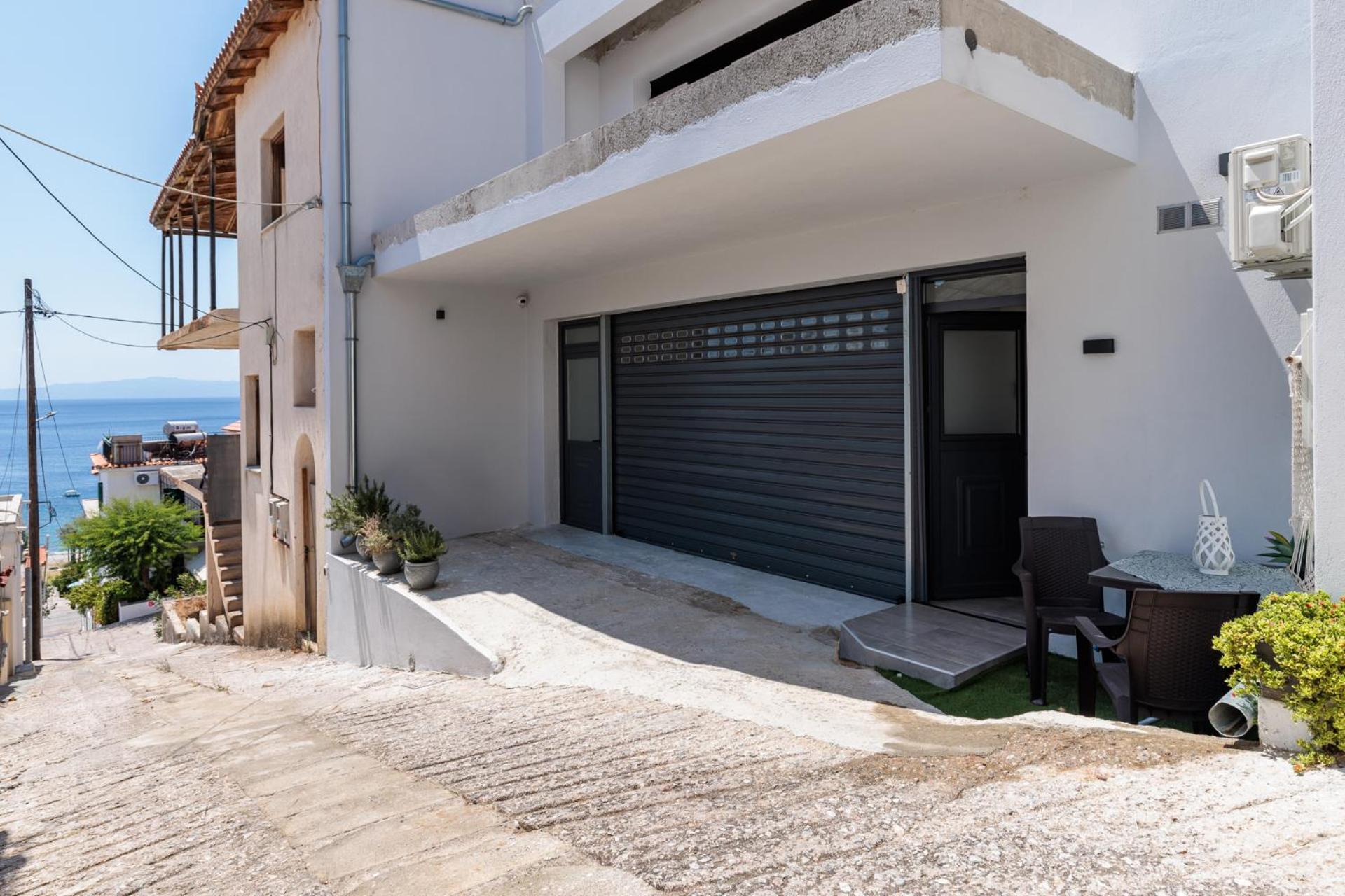 Ioanna House - Seaside Living, Walk to Beach