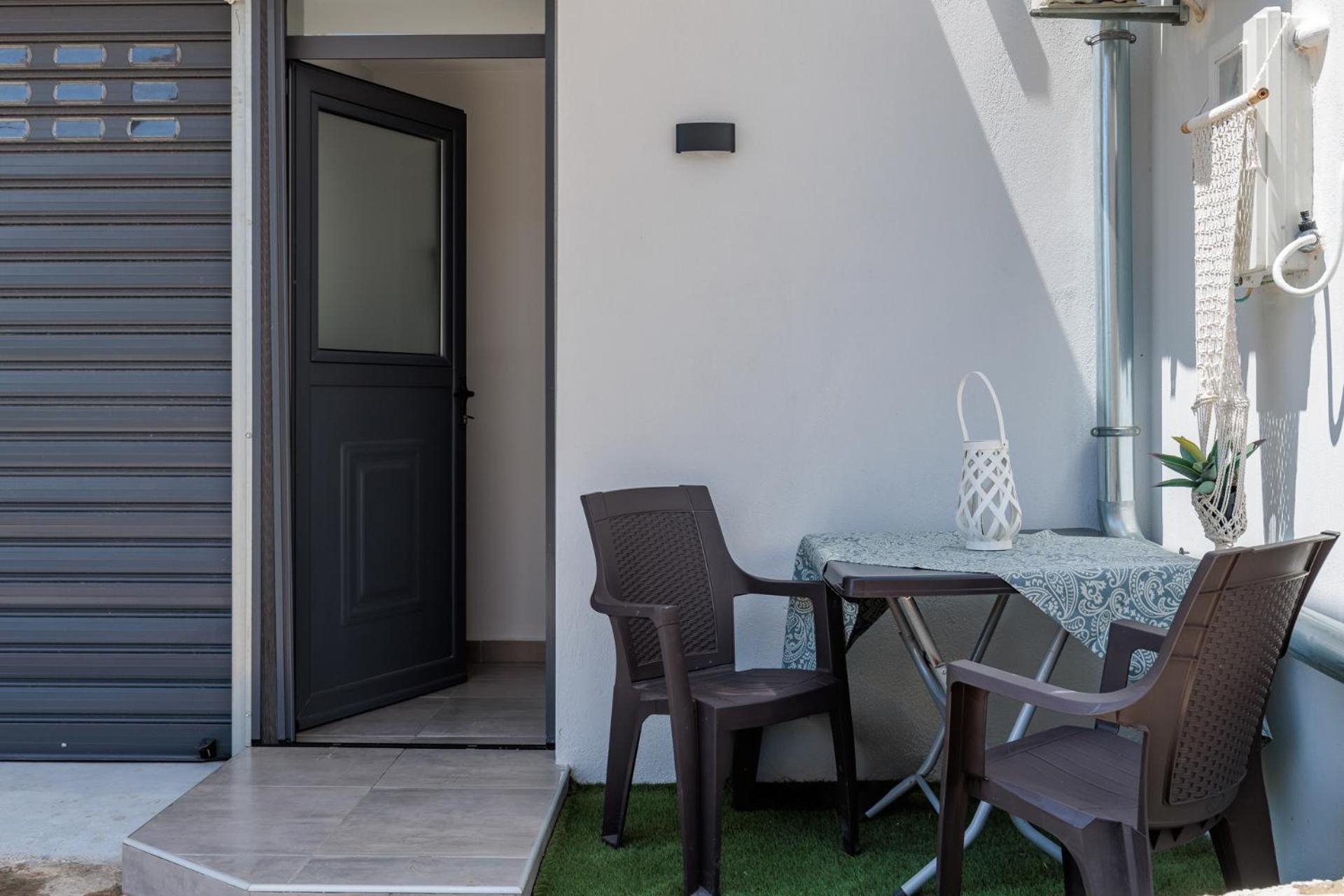 Ioanna House - Seaside Living, Walk to Beach