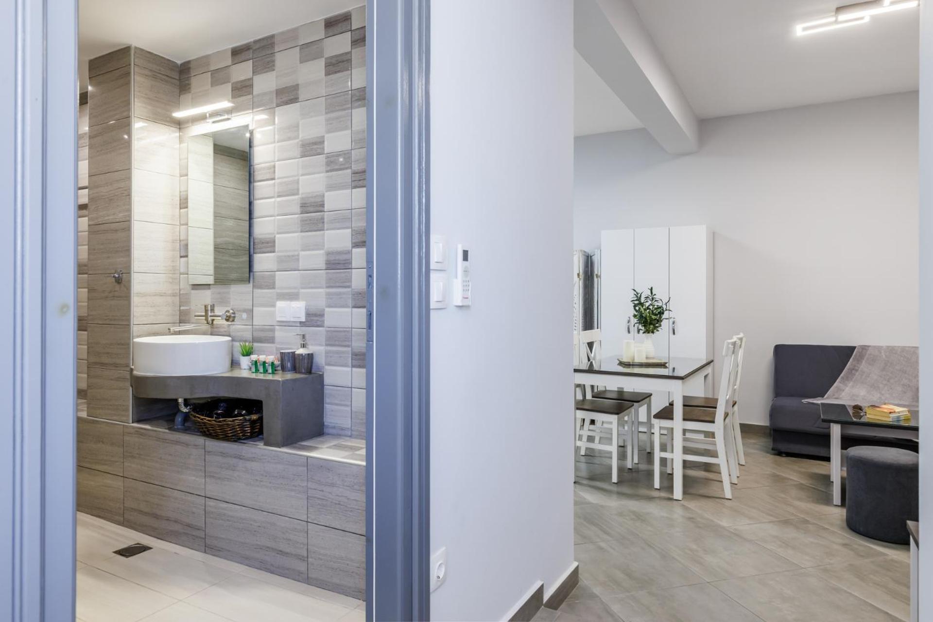 Ioanna House - Seaside Living, Walk to Beach