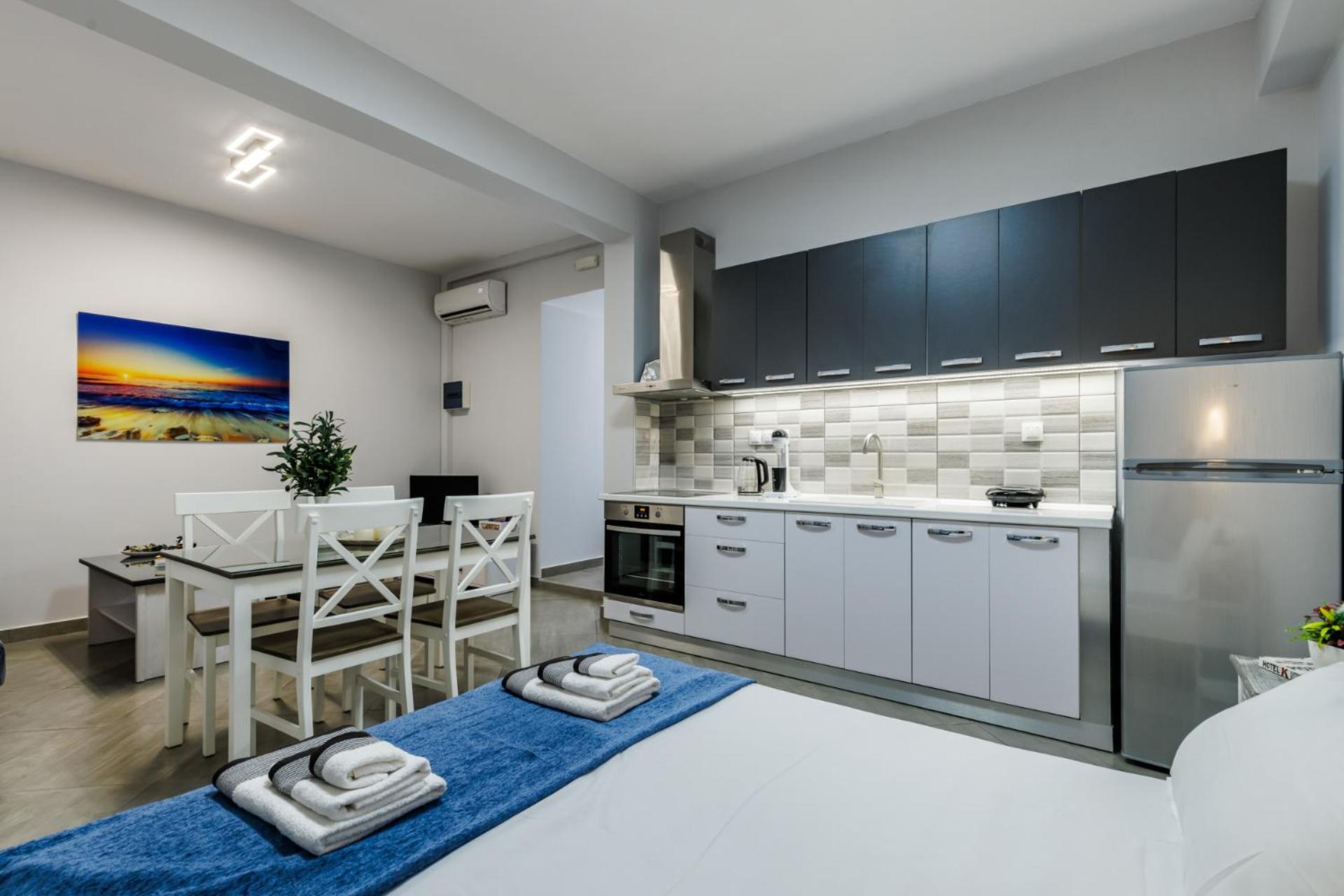 Ioanna House - Seaside Living, Walk to Beach