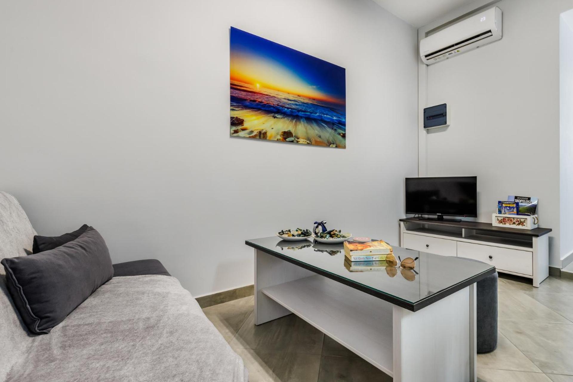 Ioanna House - Seaside Living, Walk to Beach