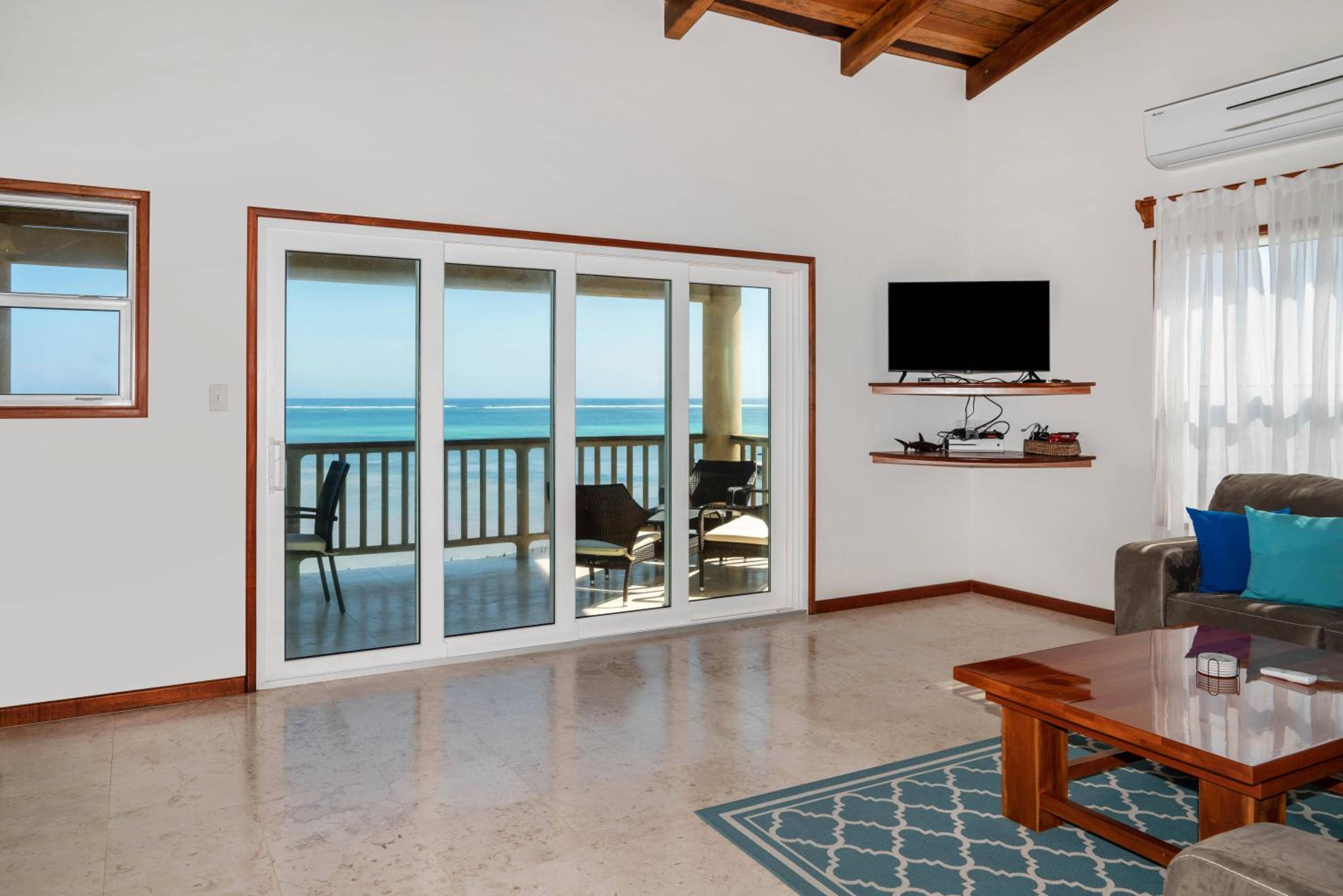 Residences at Barrier Reef 10-3C Oceanfront 2 BR by Stay Floreo