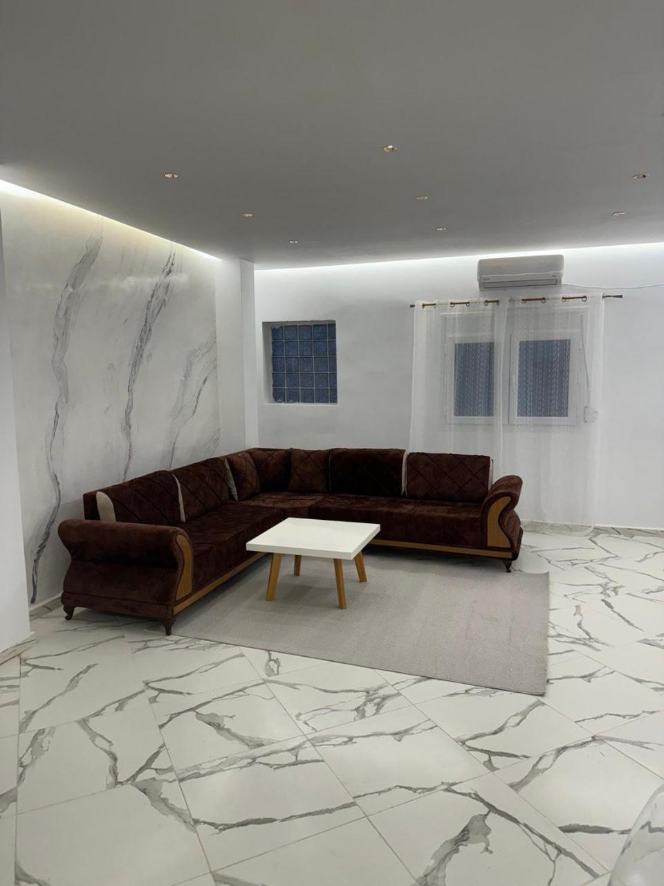 AL MIDIAF STYLISH VILLA &Garage