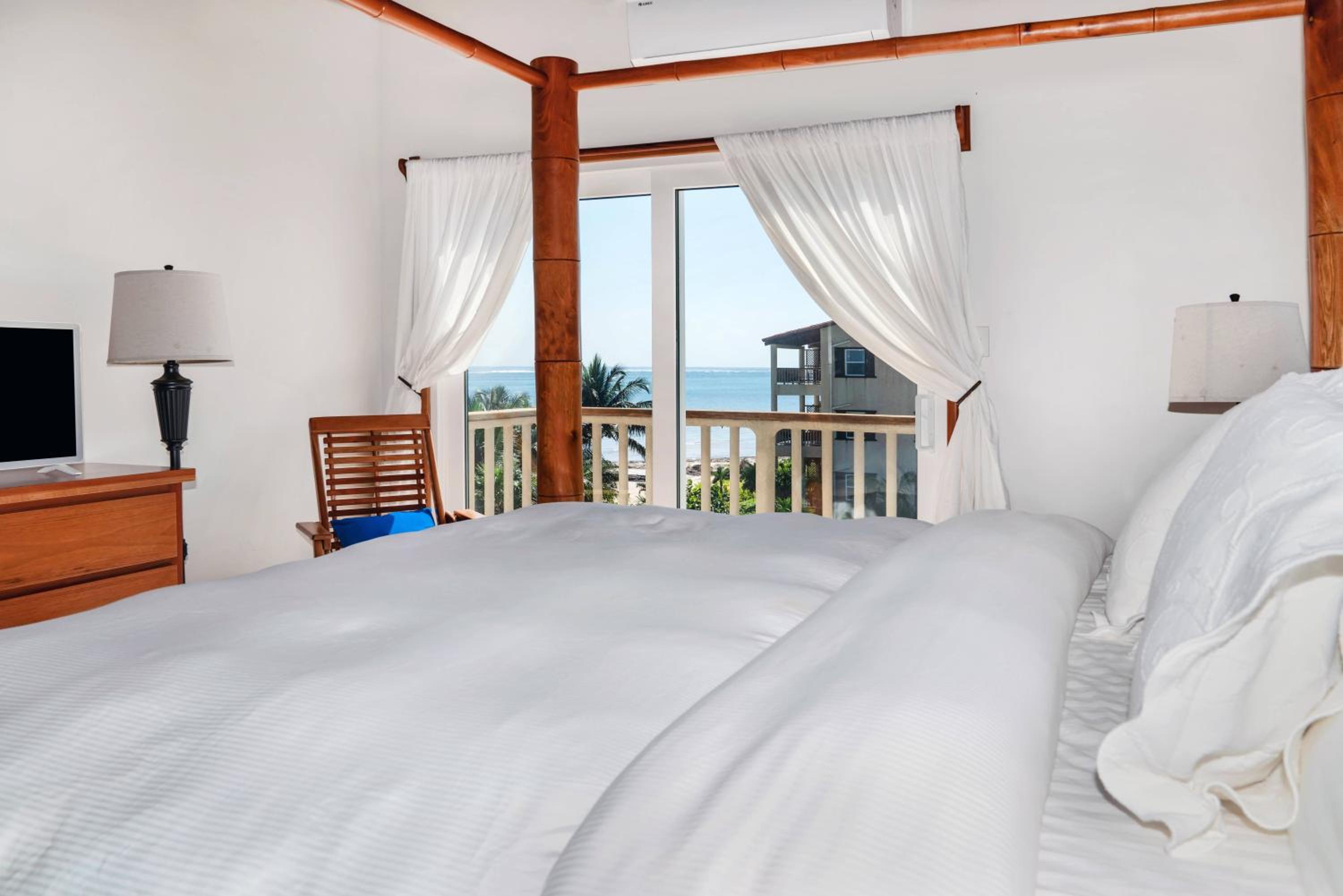 Residences at Barrier Reef 10-3C Oceanfront 2 BR by Stay Floreo