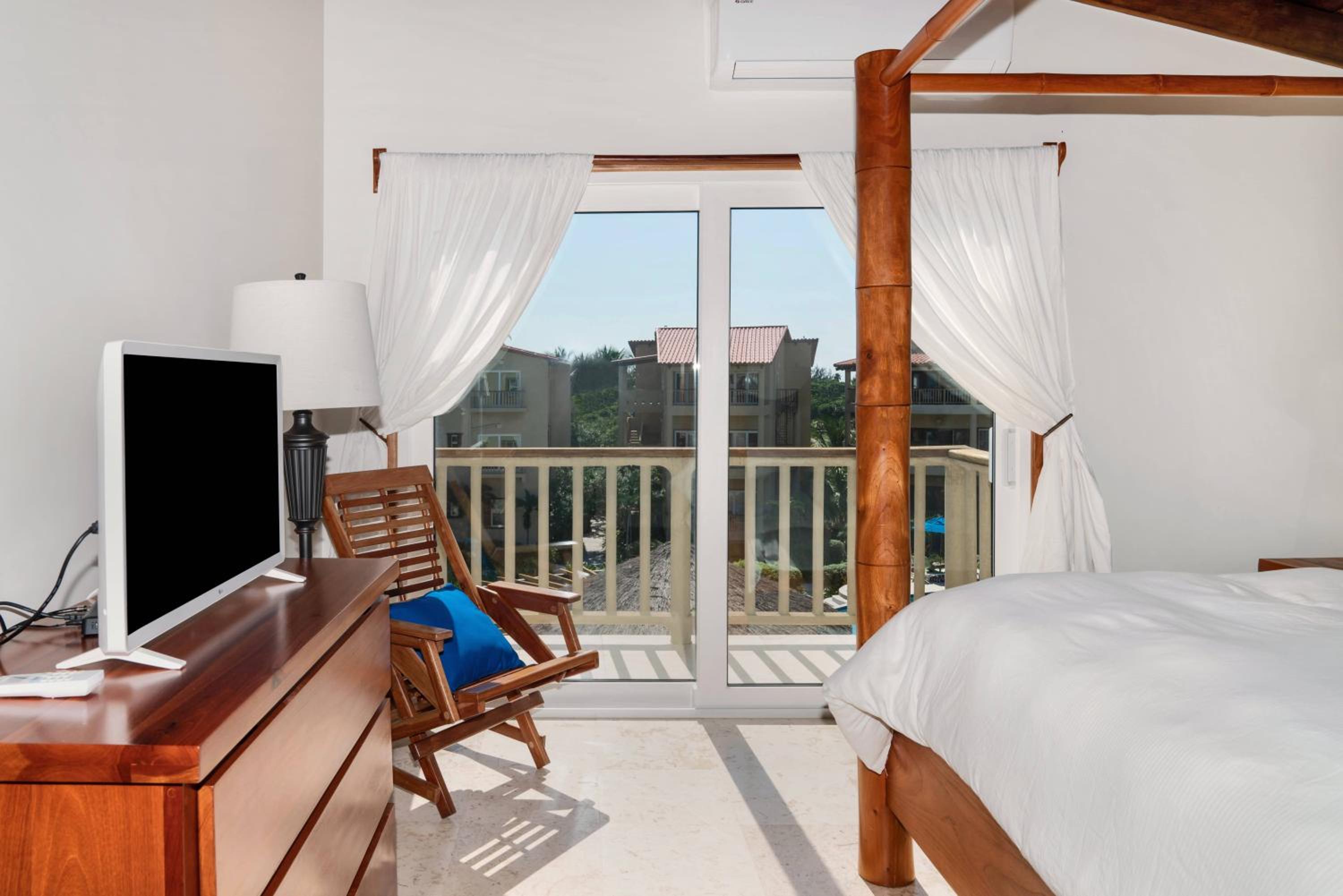 Residences at Barrier Reef 10-3C Oceanfront 2 BR by Stay Floreo