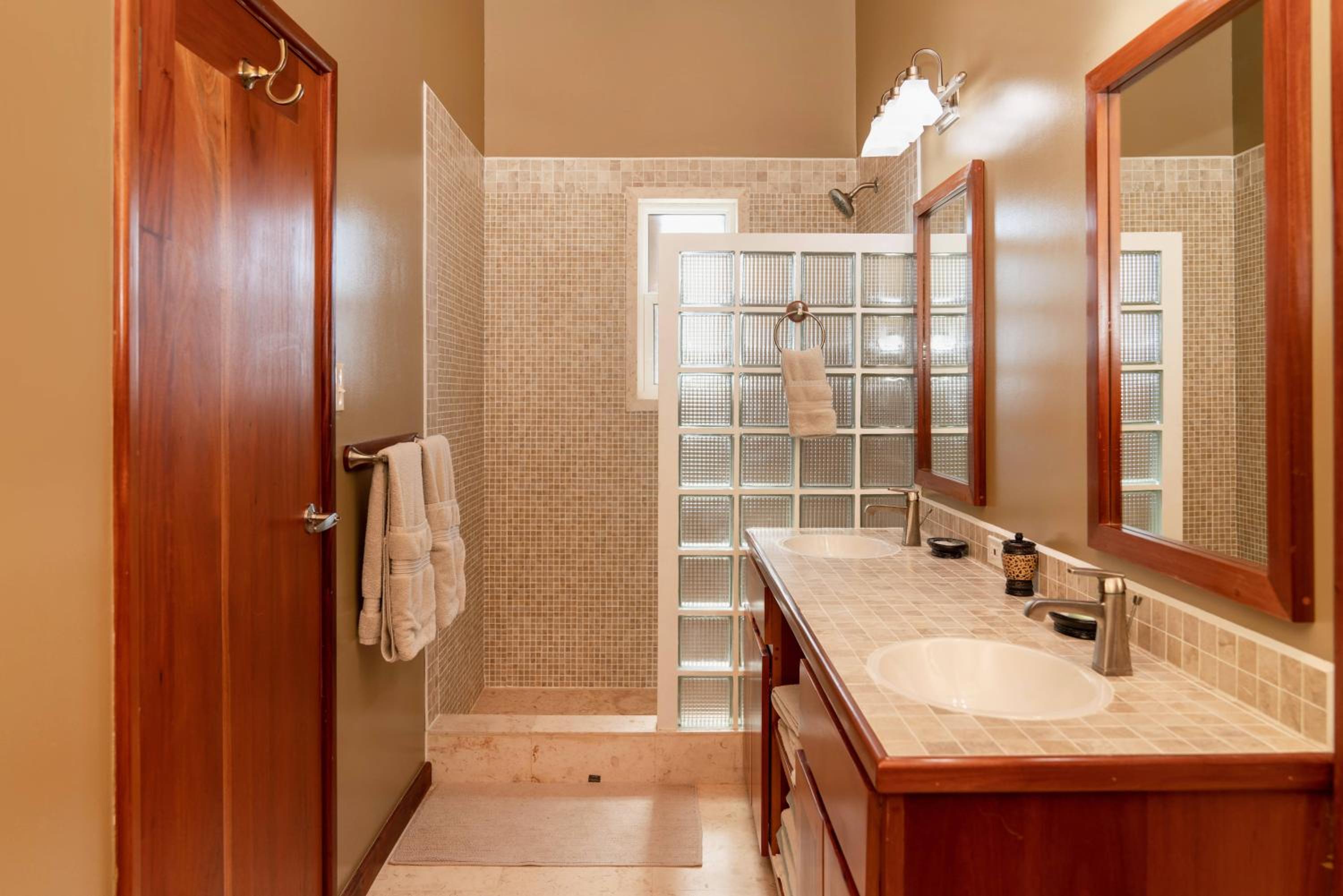 Residences at Barrier Reef 10-3C Oceanfront 2 BR by Stay Floreo