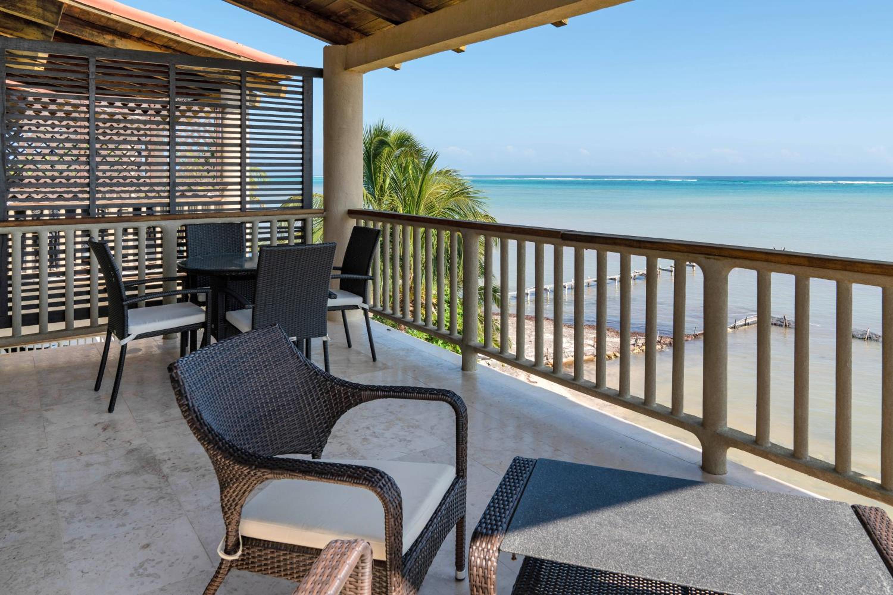 Residences at Barrier Reef 10-3C Oceanfront 2 BR by Stay Floreo