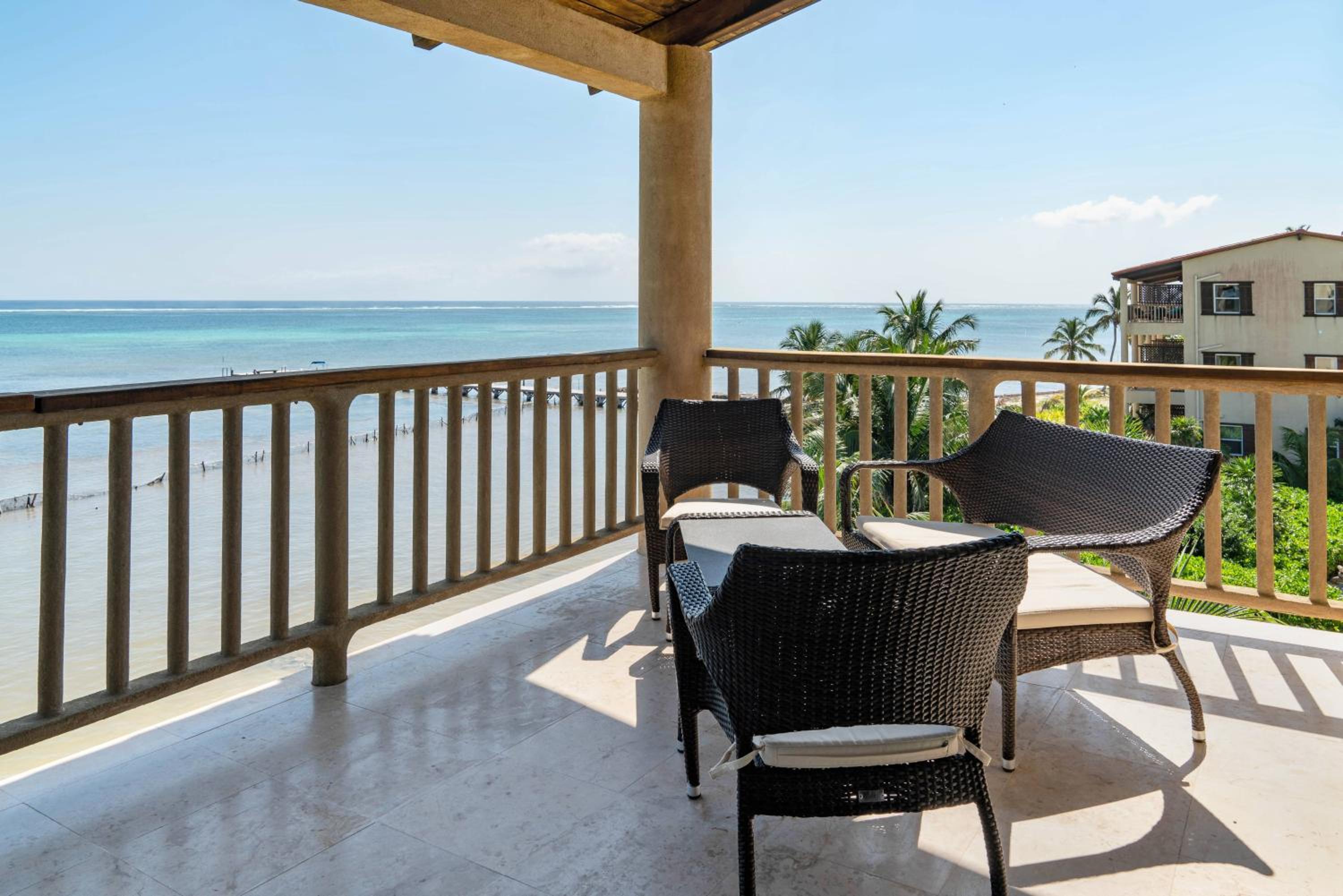 Residences at Barrier Reef 10-3C Oceanfront 2 BR by Stay Floreo