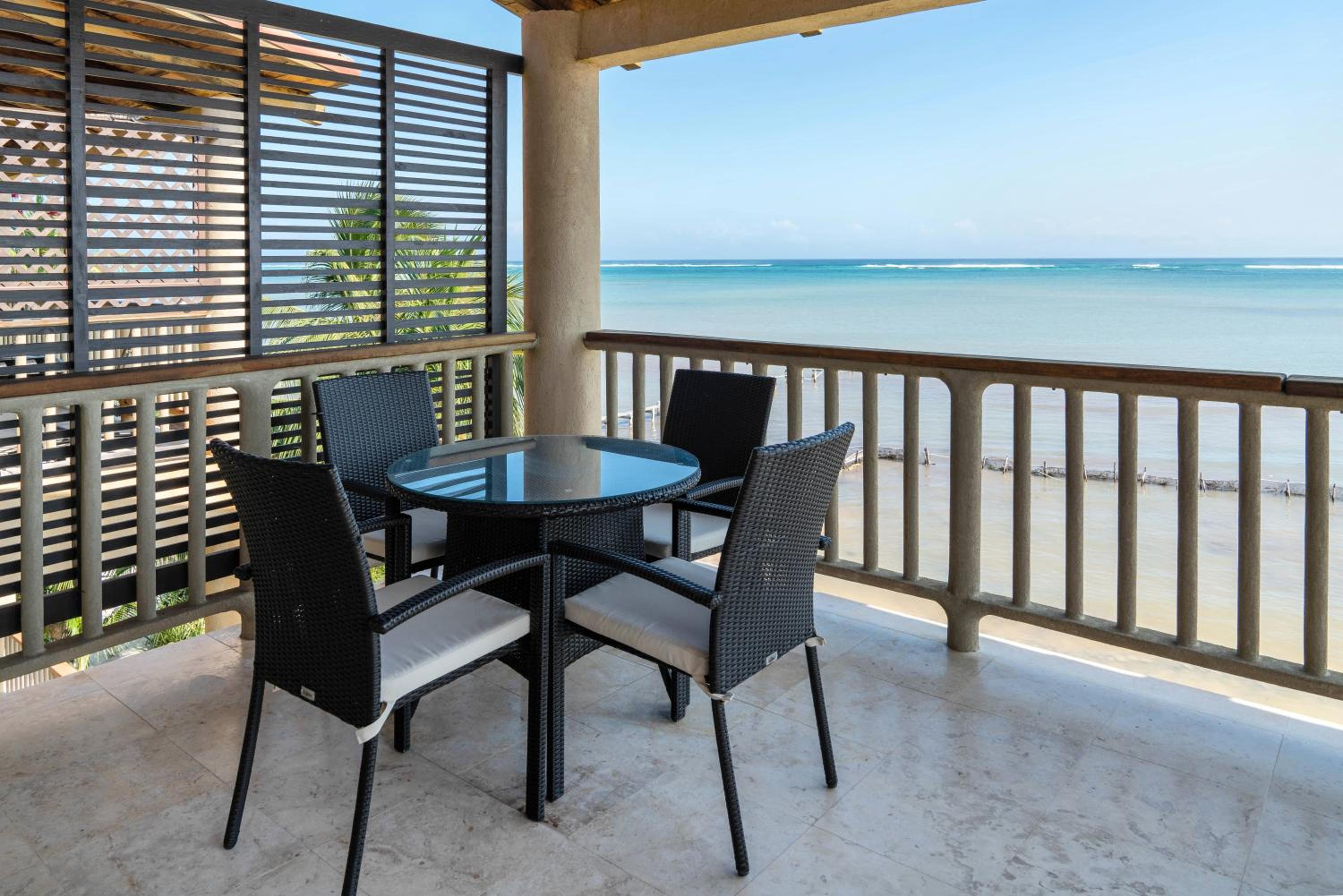 Residences at Barrier Reef 10-3C Oceanfront 2 BR by Stay Floreo