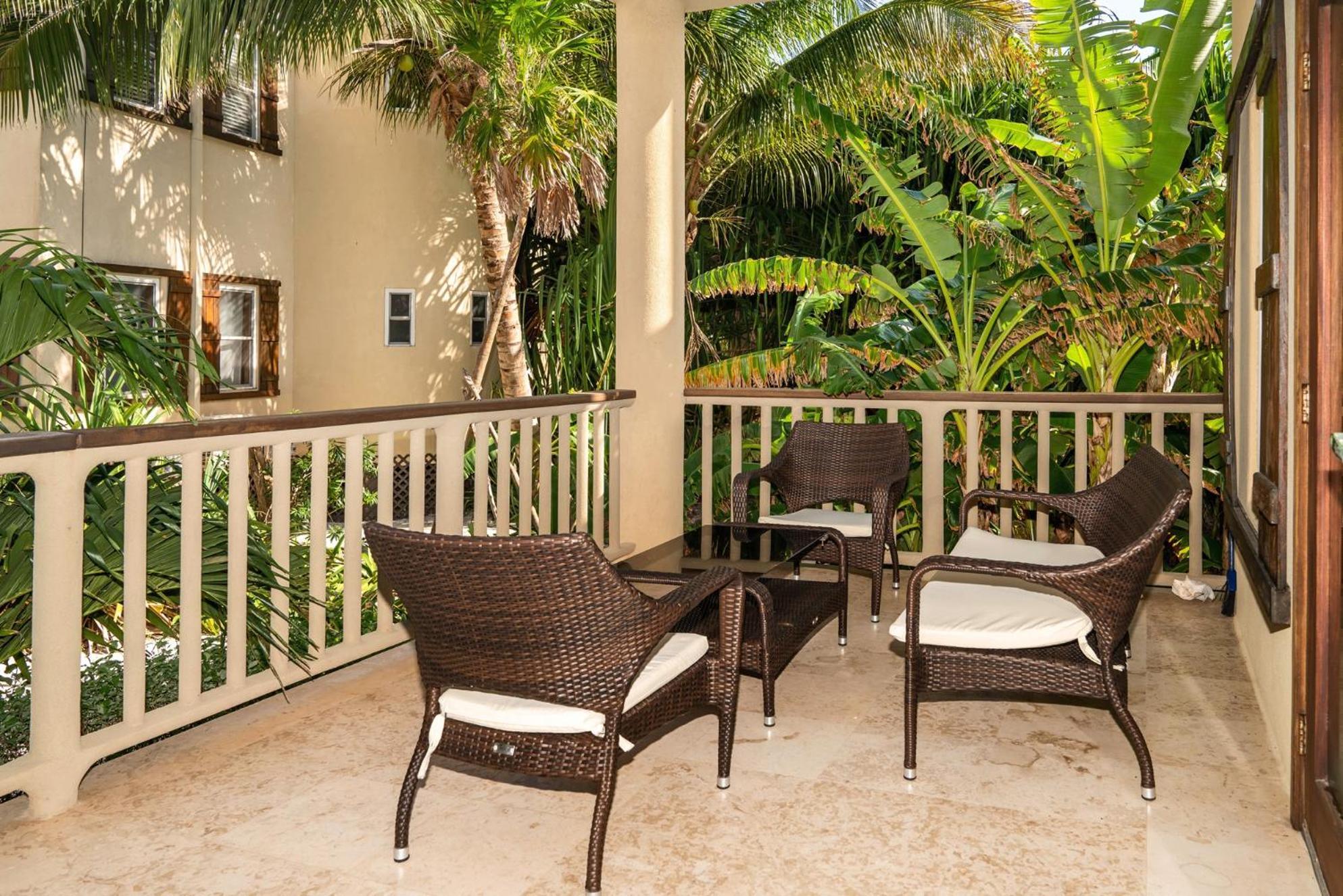 Residences at Barrier Reef 11A Garden View 2 BR by Stay Floreo