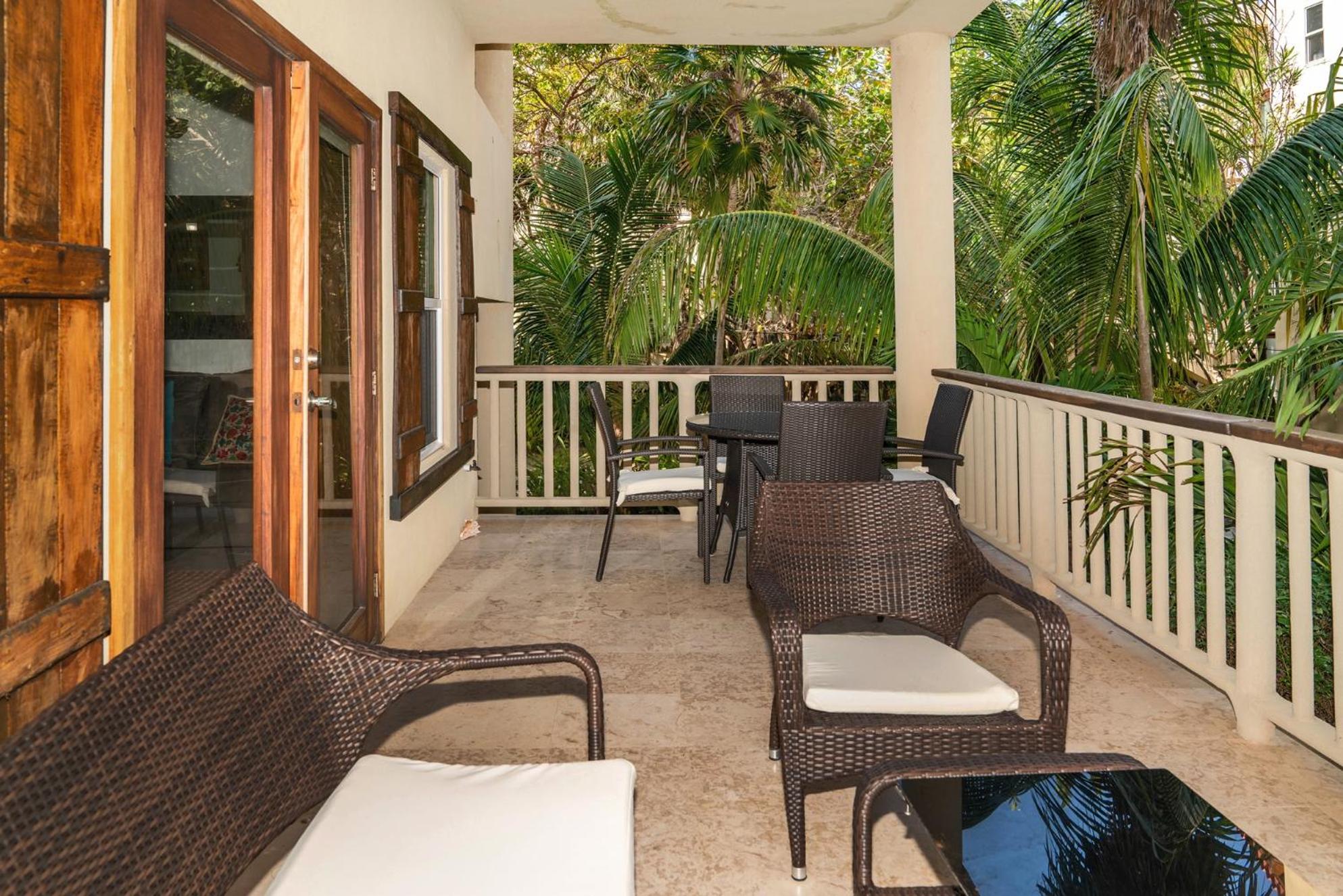 Residences at Barrier Reef 11A Garden View 2 BR by Stay Floreo