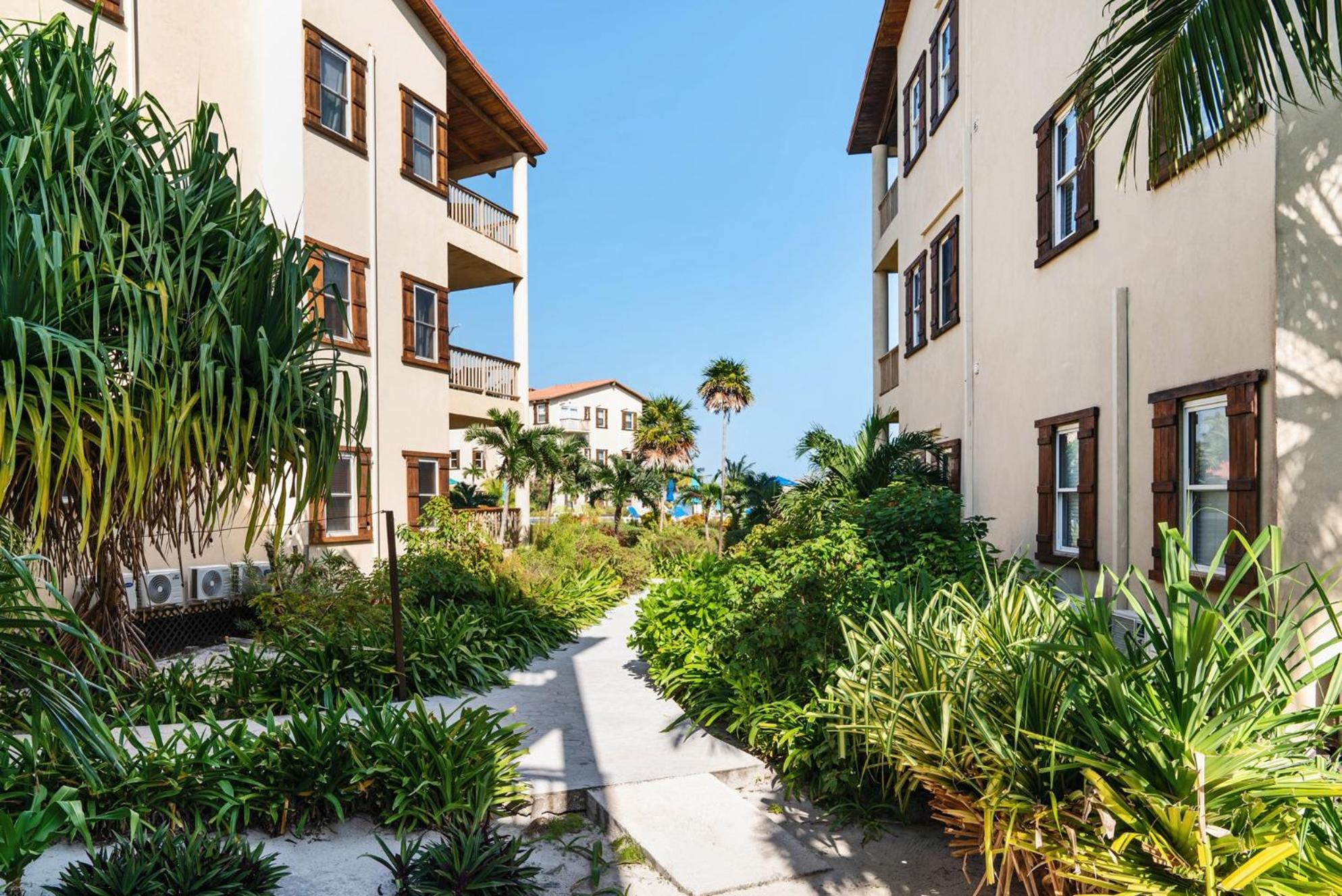 Residences at Barrier Reef 11A Garden View 2 BR by Stay Floreo