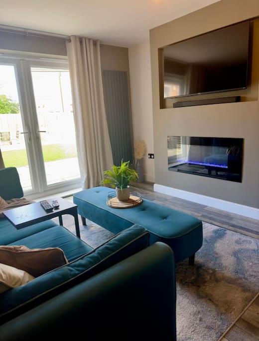 Luxury 4 Bedroom Detached Home view 4