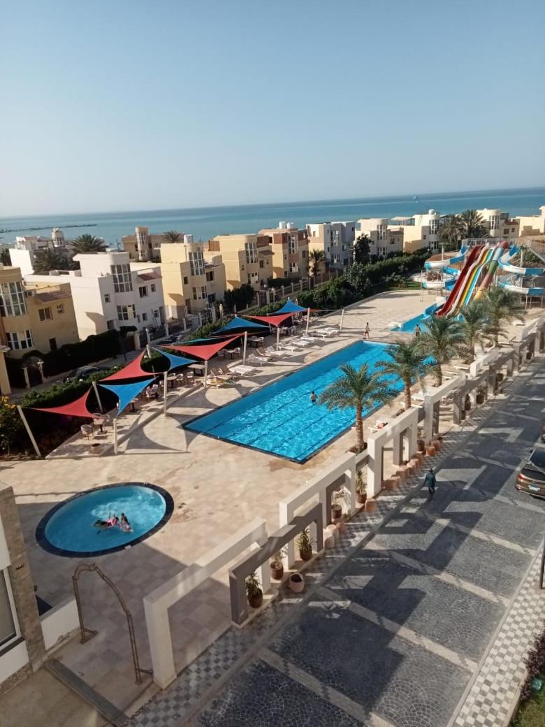 Wonderful two-bedroom apartment balcony in Fanadir aqua park beach