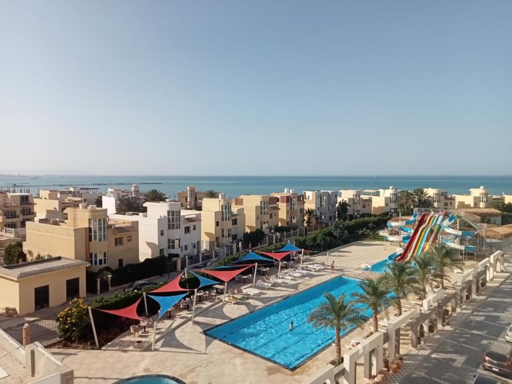 Wonderful two-bedroom apartment balcony in Fanadir aqua park beach
