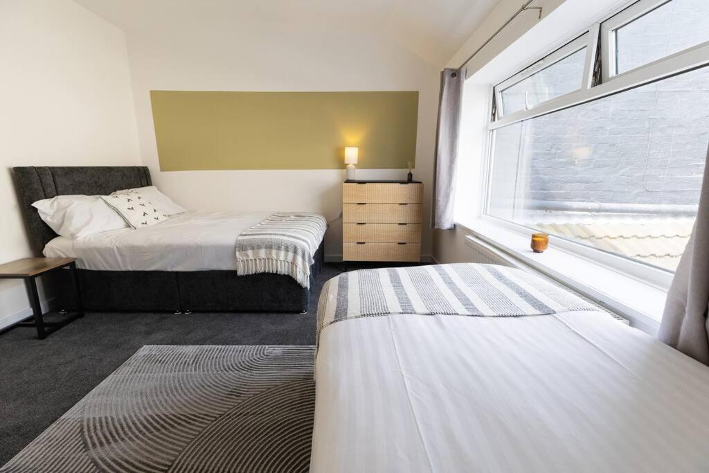 Charming House - 3 minute's walk to the beach - Free Parking, Smart TV and Fast Wifi by Yoko Property view 4
