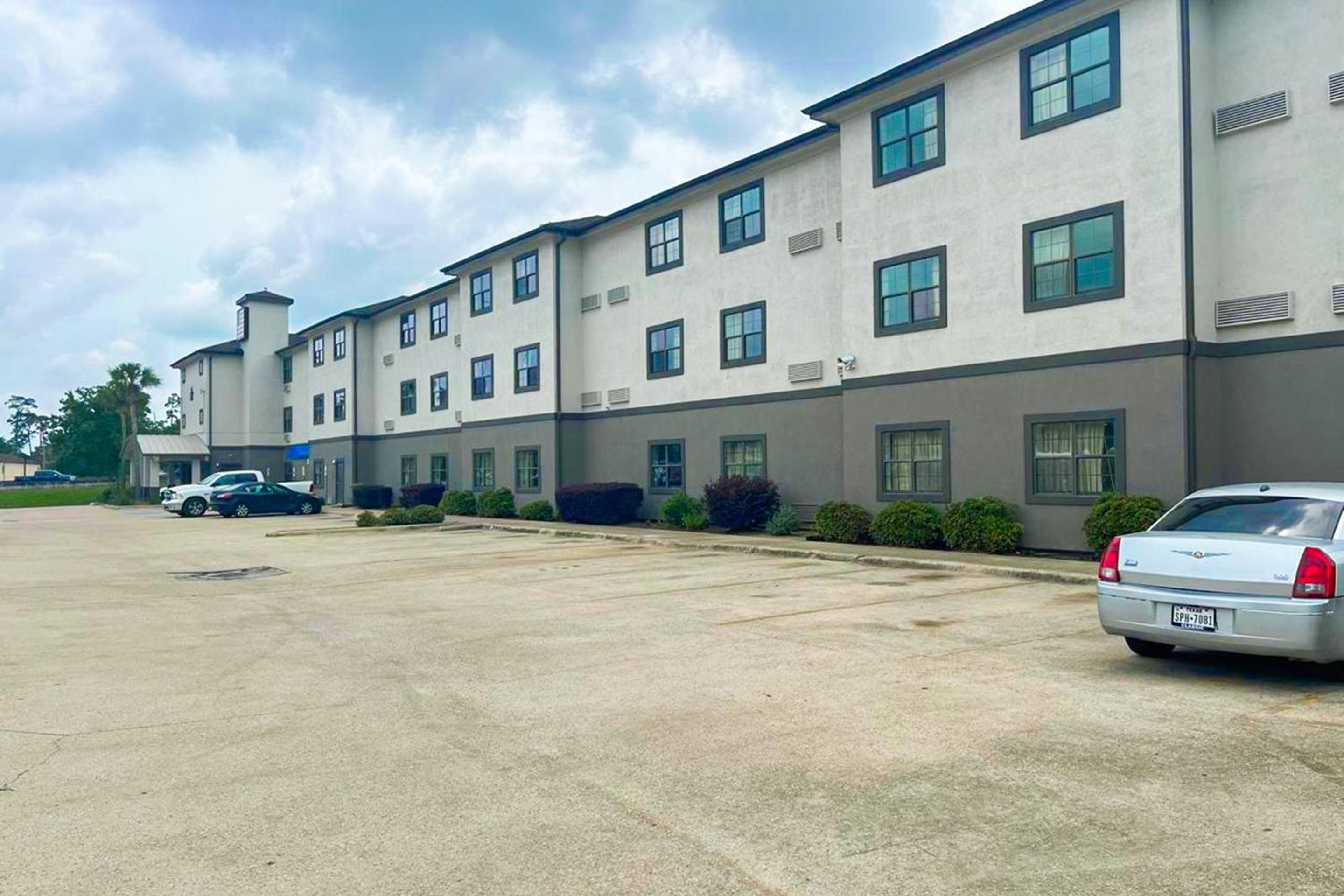 OYO Townhouse Beaumont Medical Center Area I-10 view 2