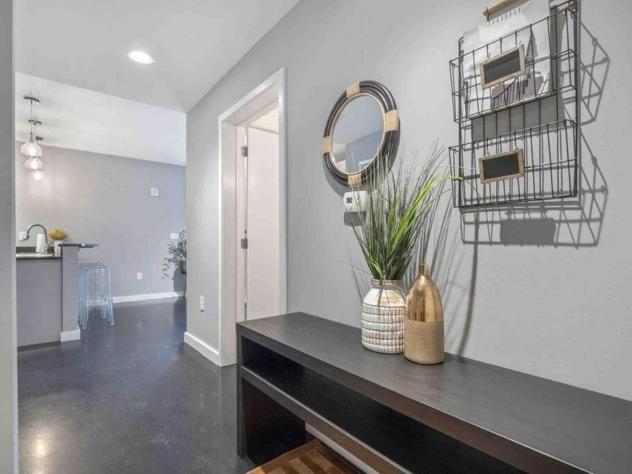 Lovely 2Bdrm 2Bath Thorton Park Condo with secure parking