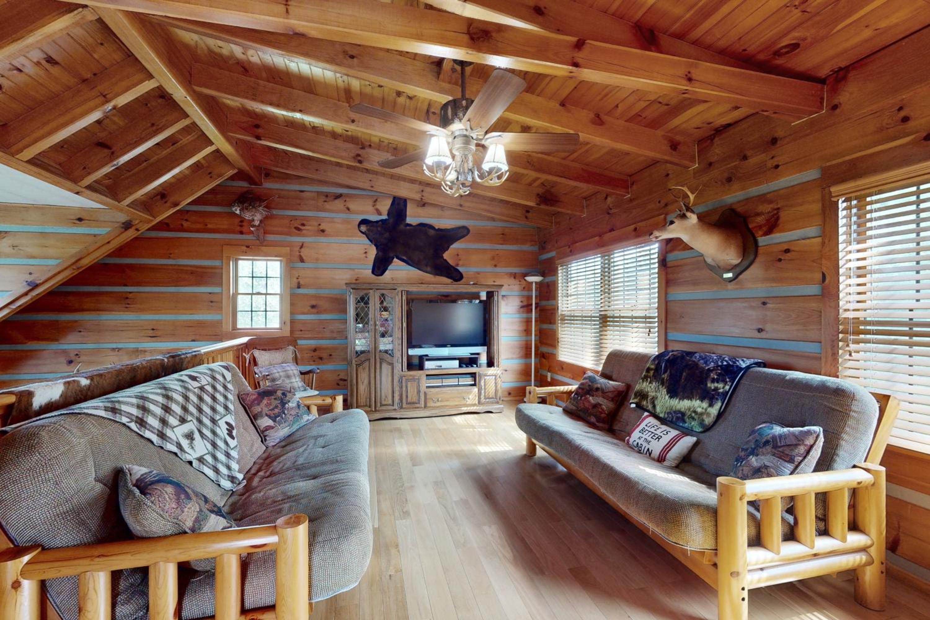 3BR Water View, Hot Tub, Fireplace and Balcony