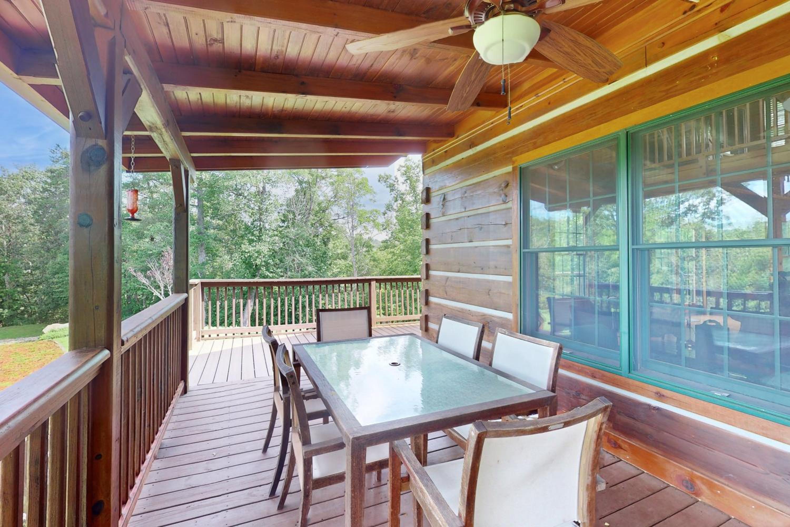 3BR Water View, Hot Tub, Fireplace and Balcony