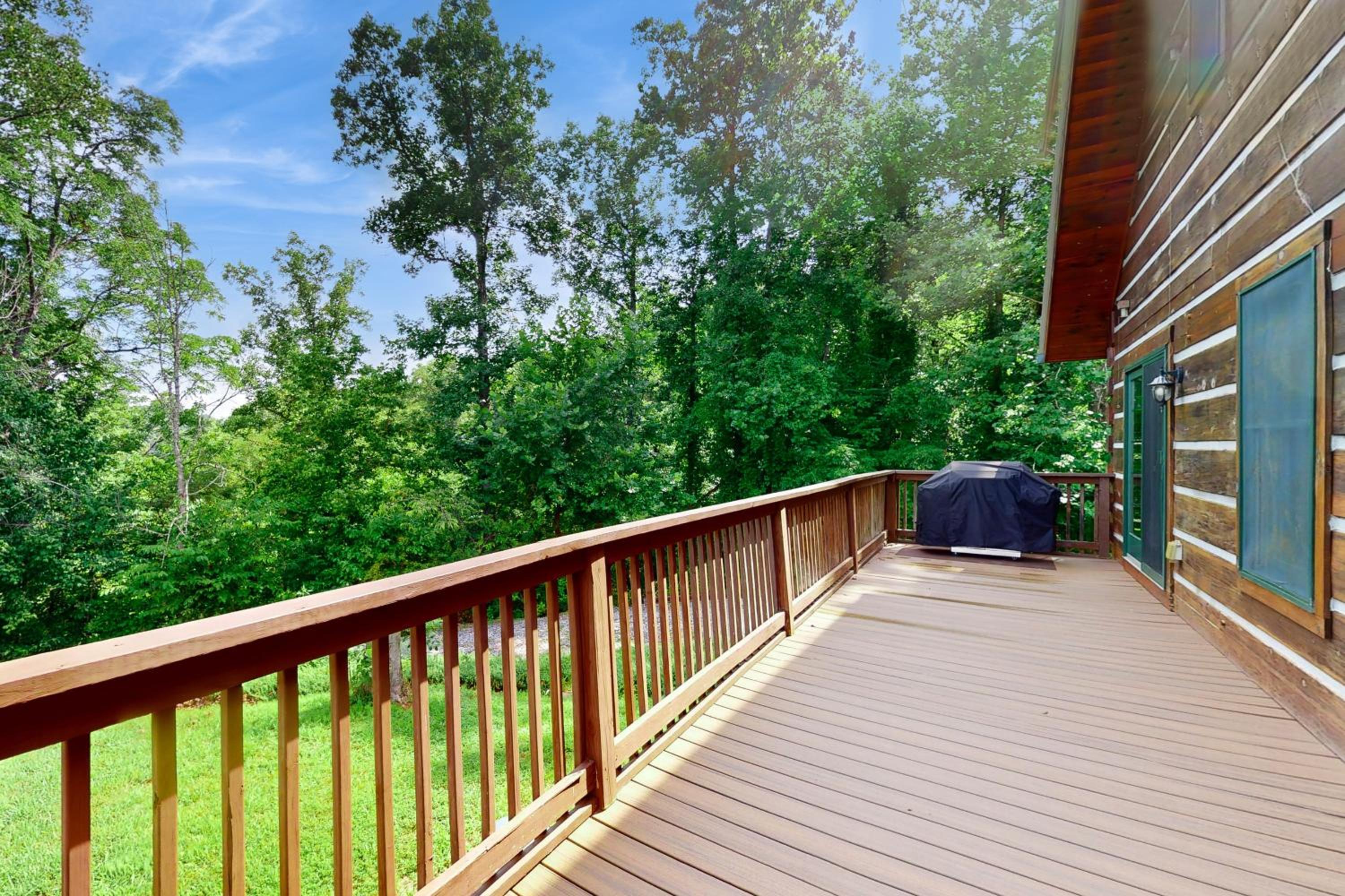 3BR Water View, Hot Tub, Fireplace and Balcony