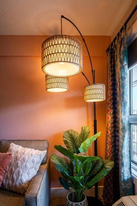 Pet Friendly Boho Condo with Pool--Fitness Center--Next to the Branson Landing--Close to Convention Center and Kanakuk